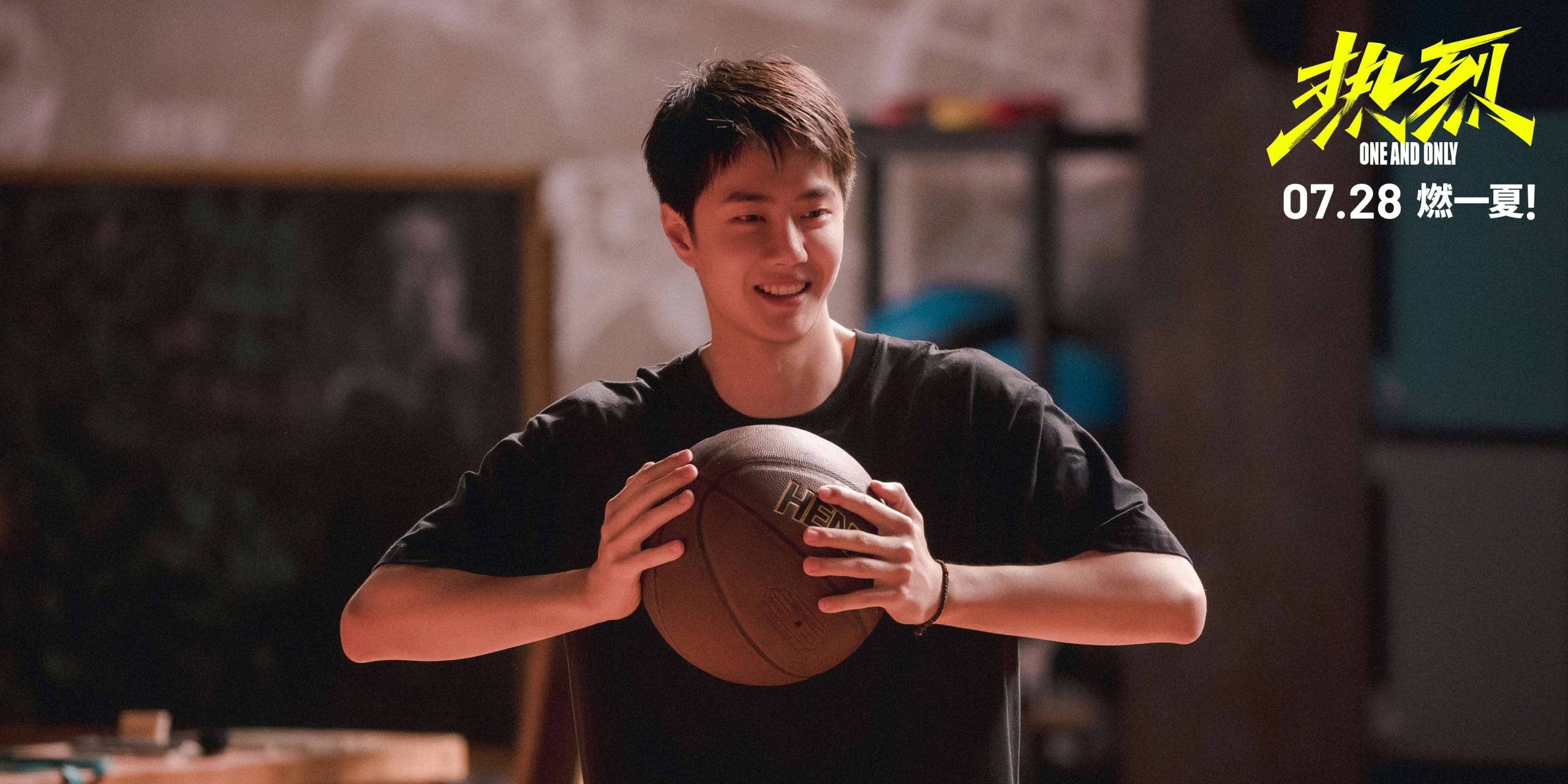 王一博在电影《热烈》里的角色形象太帅了吧,又阳光又热血,还会唱跳