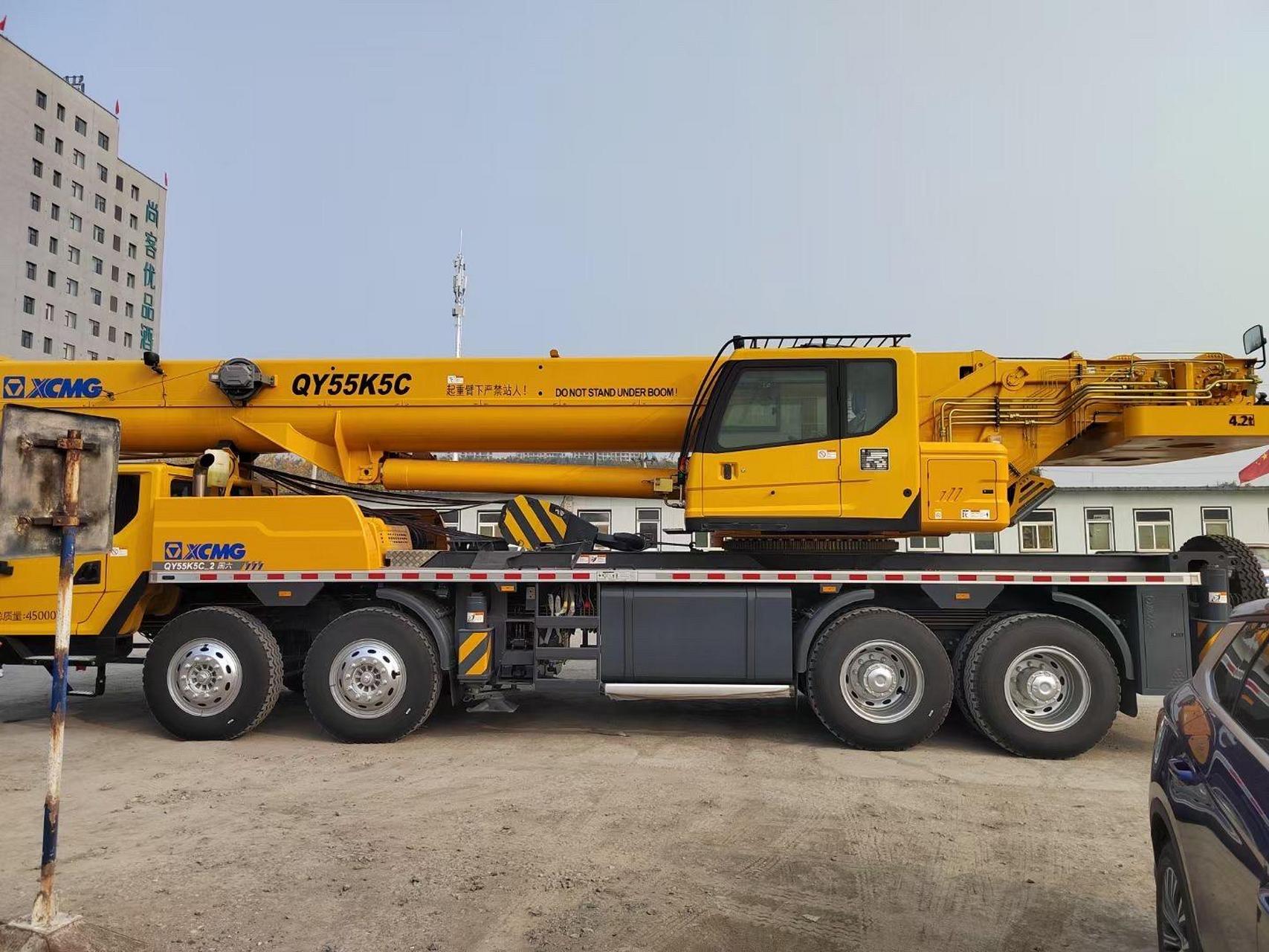 9m大支腿跨距,拥有15t组合配重,全伸臂48m,下覆盖25吨,上覆盖70吨