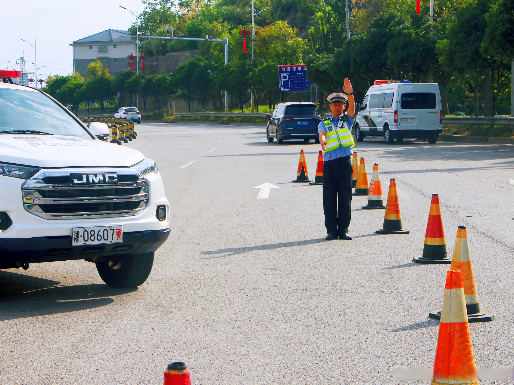 我为群众办实事# 7月12日,湖南高速公路交通警察局怀化支队鹤城大队