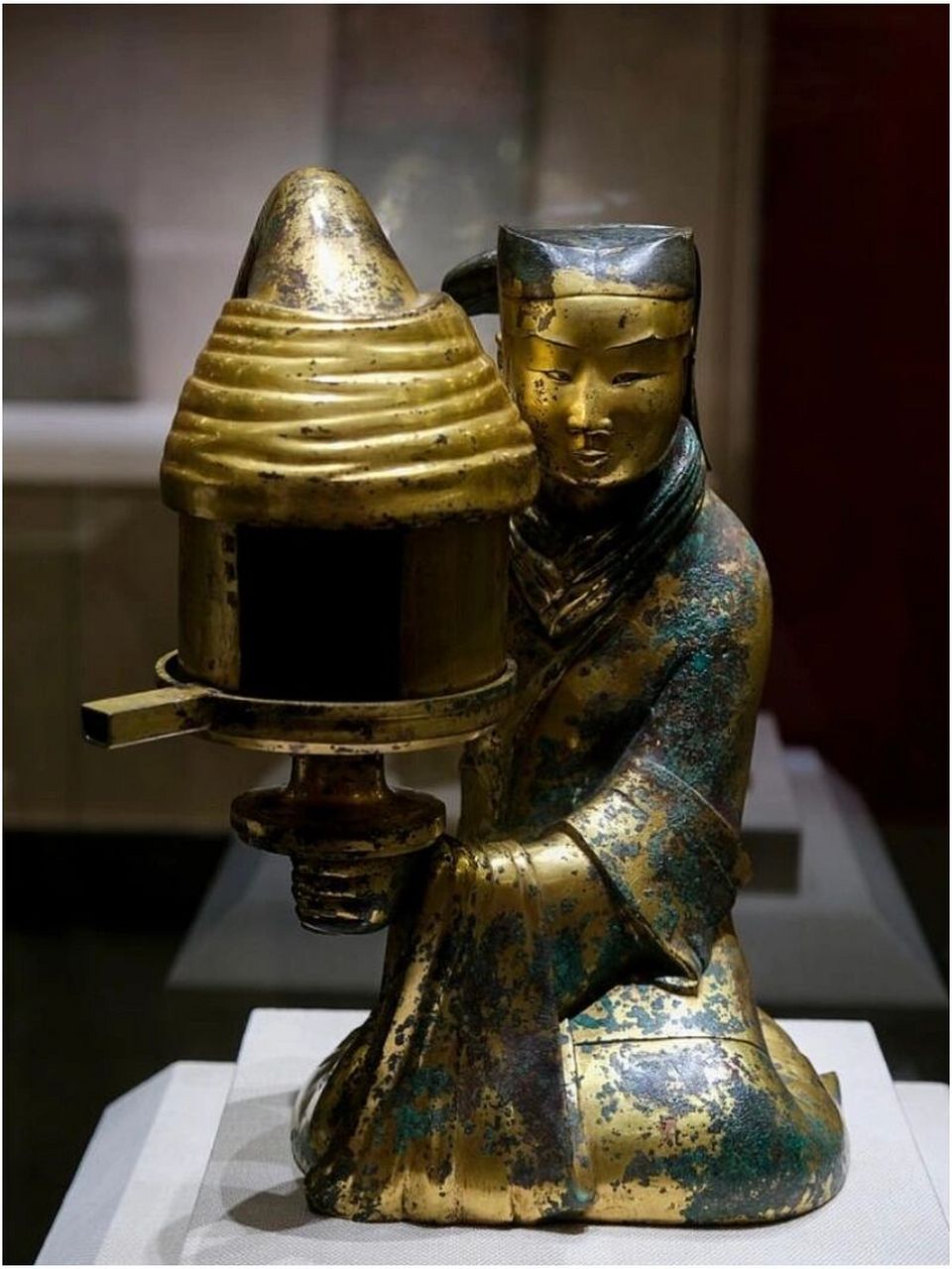 长信宫灯 作品背景:长信宫灯,中国汉代青铜器,1968楼北省满城县(今