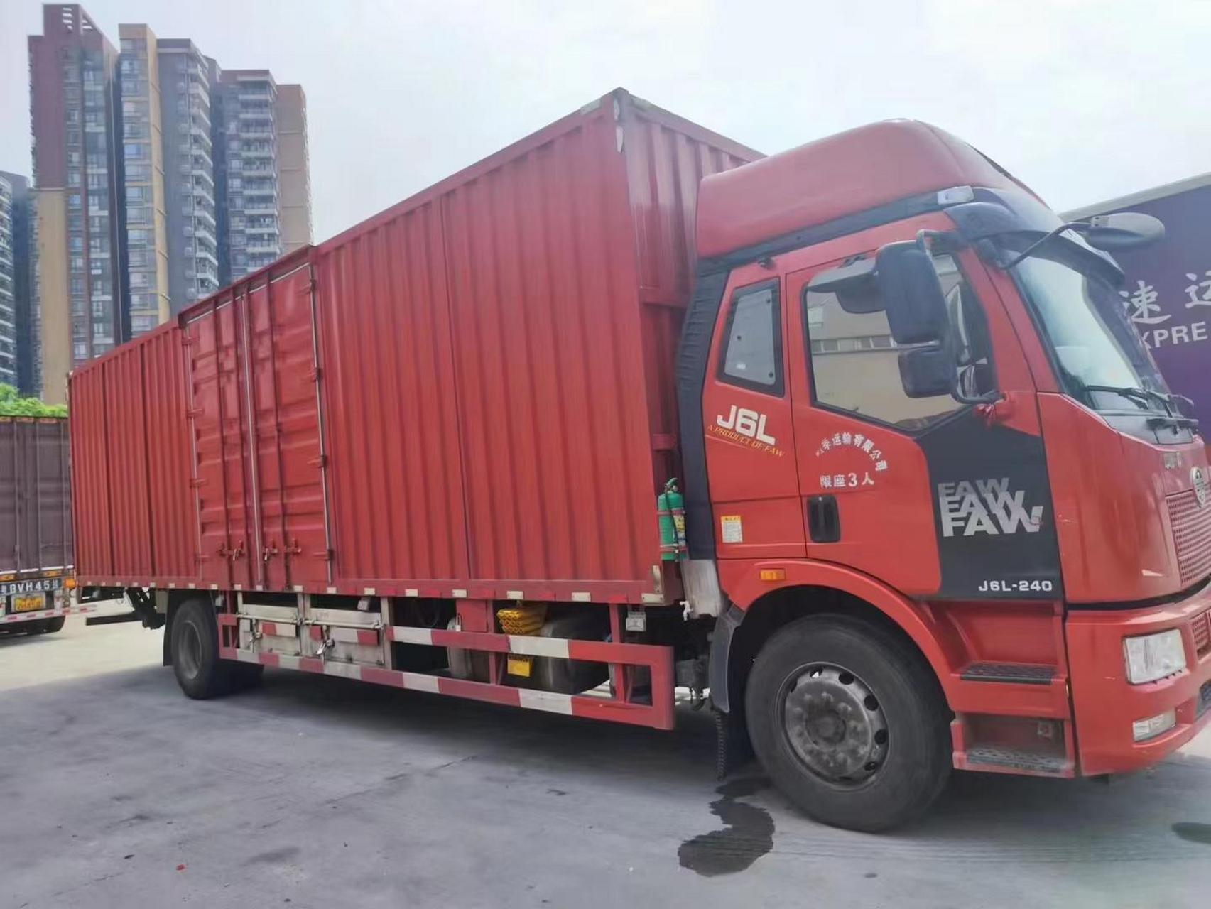 2022年3月上牌,解放j6l,单桥厢式货车9米6,锡柴六缸国六240马力,保险