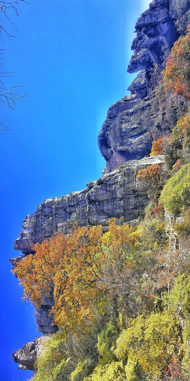 北方最棒的山—秋天的白石山 落叶知秋,10月的白石山风景如画 打翻的
