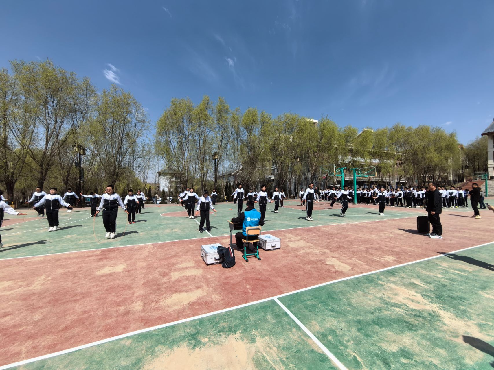 法库县2024年"健康中国跳·跳出青春范"中小学万人跳绳比赛在东湖二中