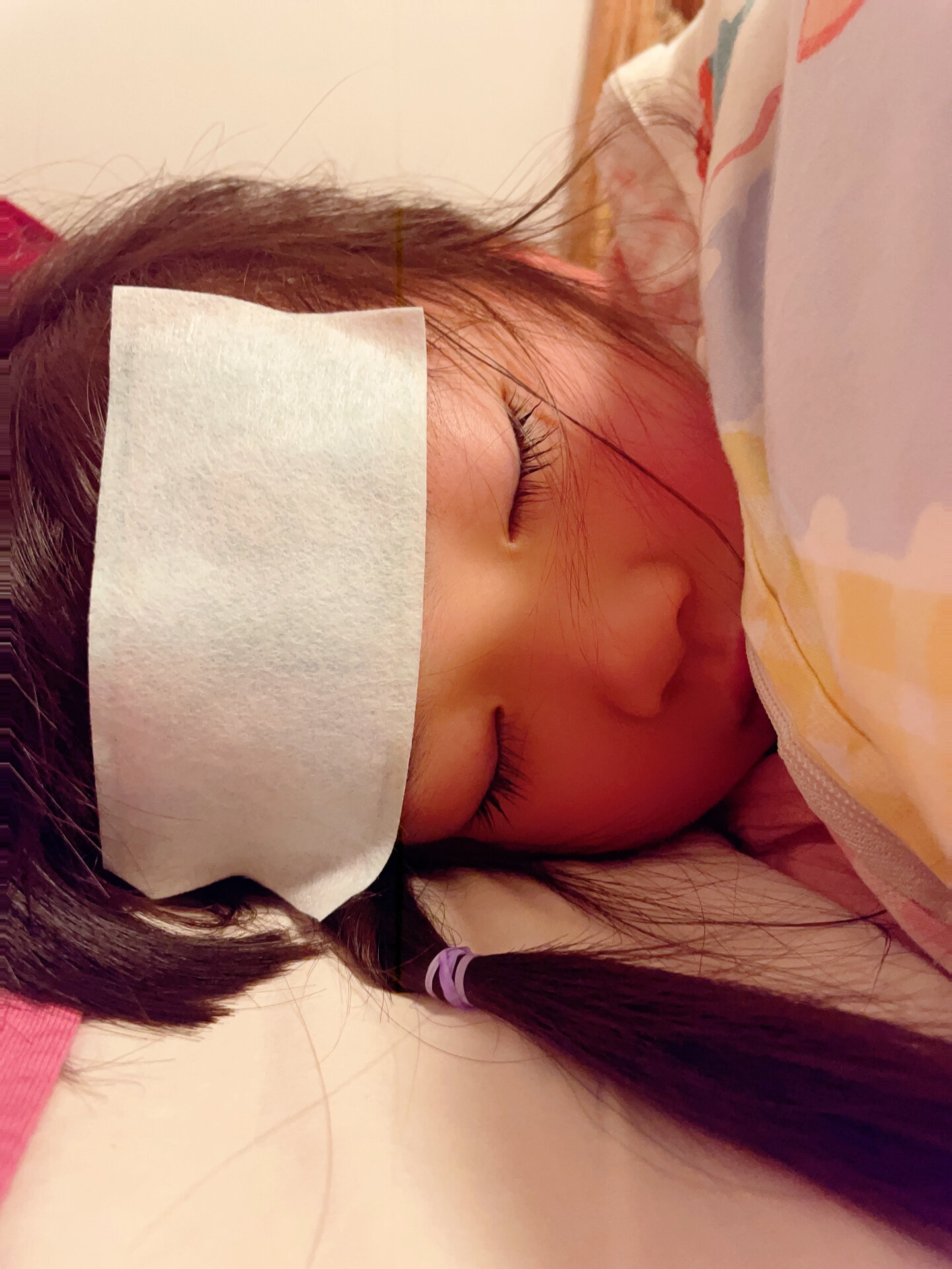 这个发烧是反复的,如果是持续高烧,一定要注意,超过38.