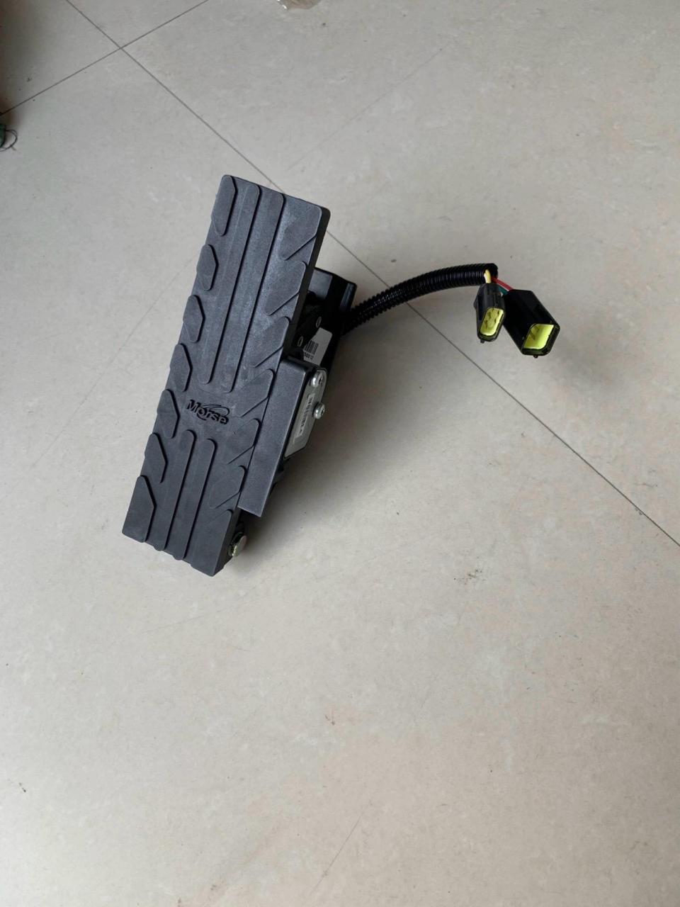 徐工吊车配件 原厂下车油门踏板 油门踏板总成  25k