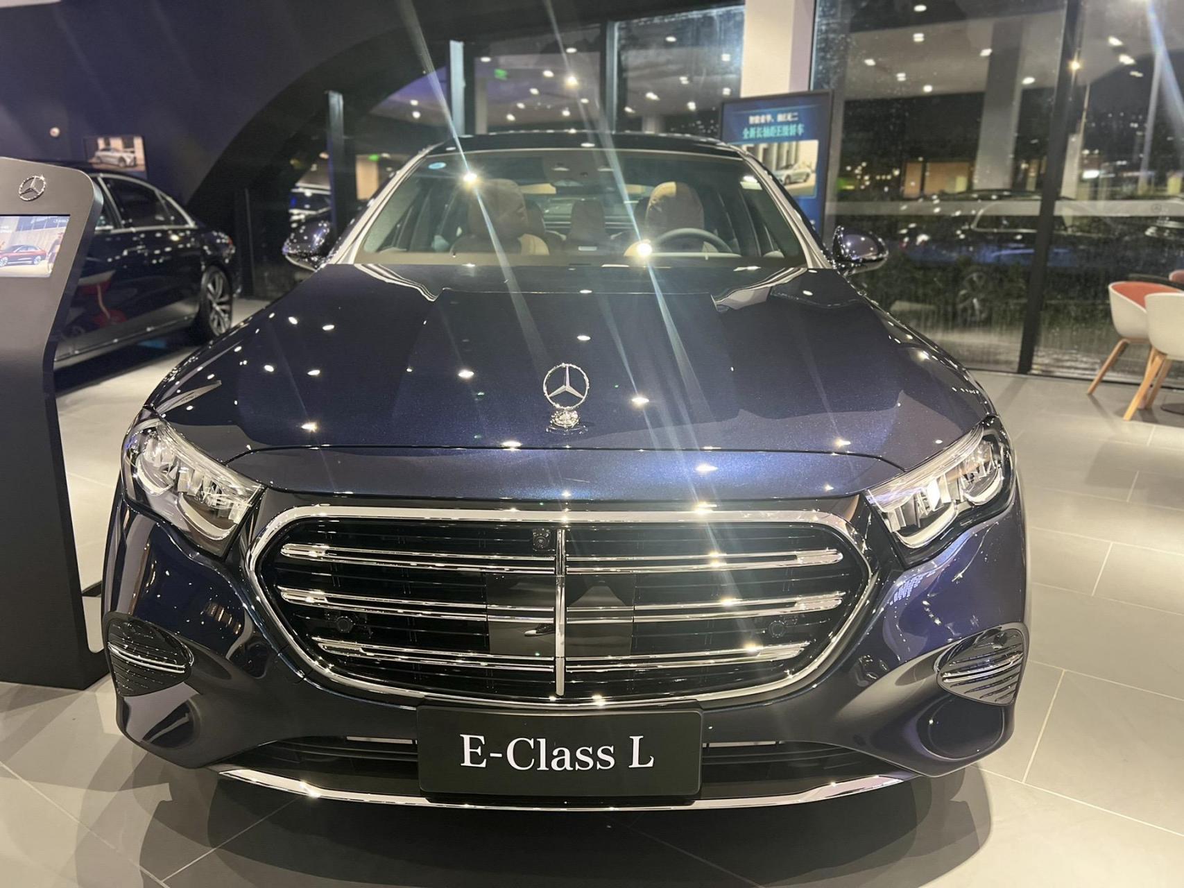 03海岳蓝 | 全新奔驰e级最新最美颜色.