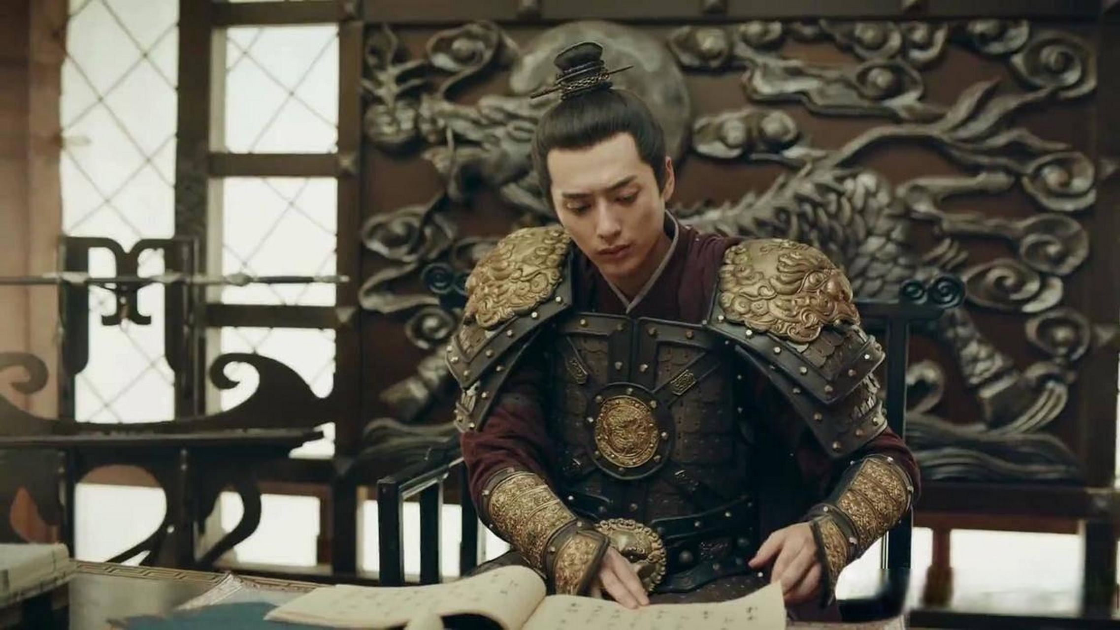 1399年,宁王朱权中了朱棣的计策,为了活命,不得不交出自己手中的军队