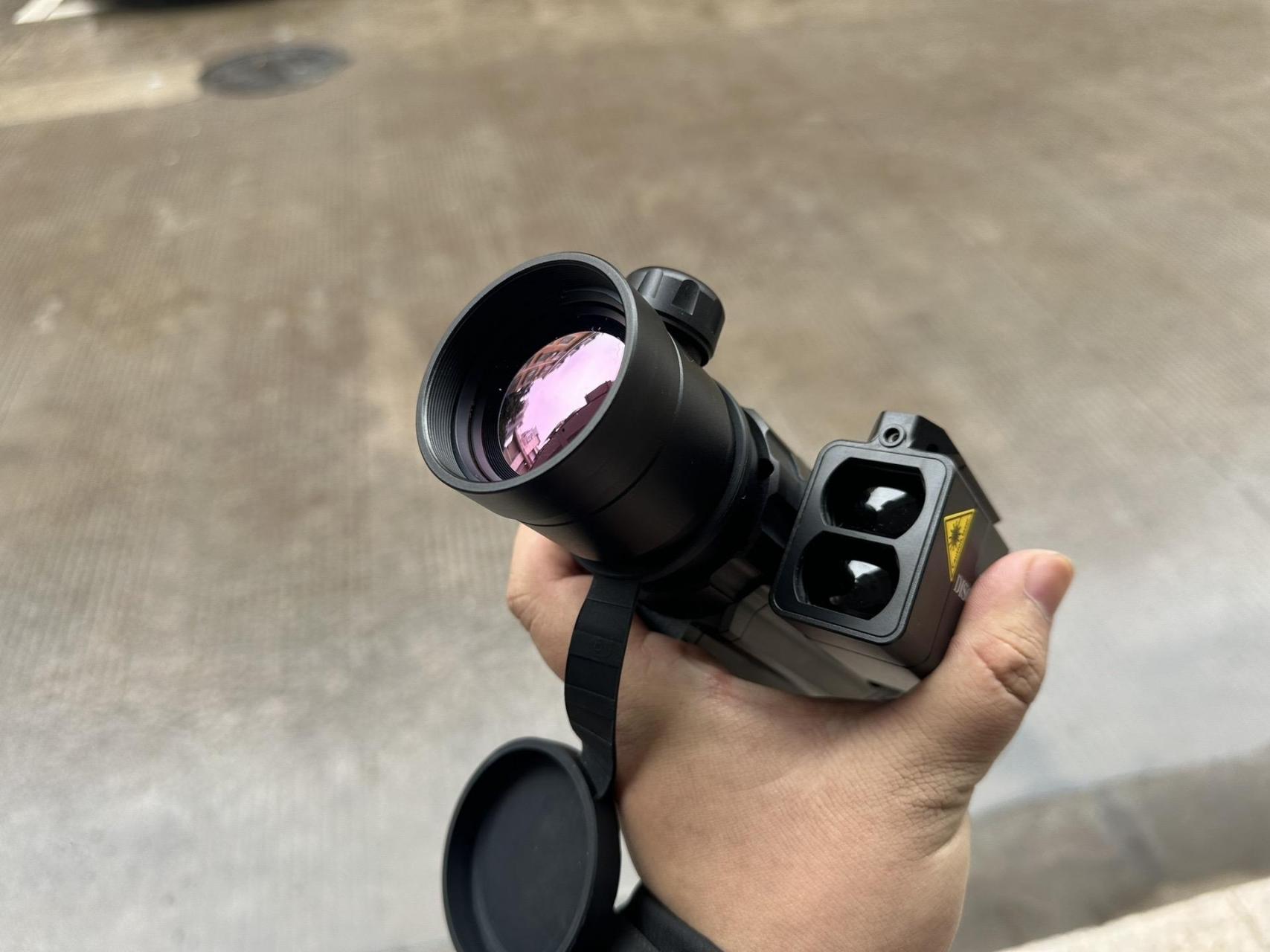 发现者热成像瞄准镜.