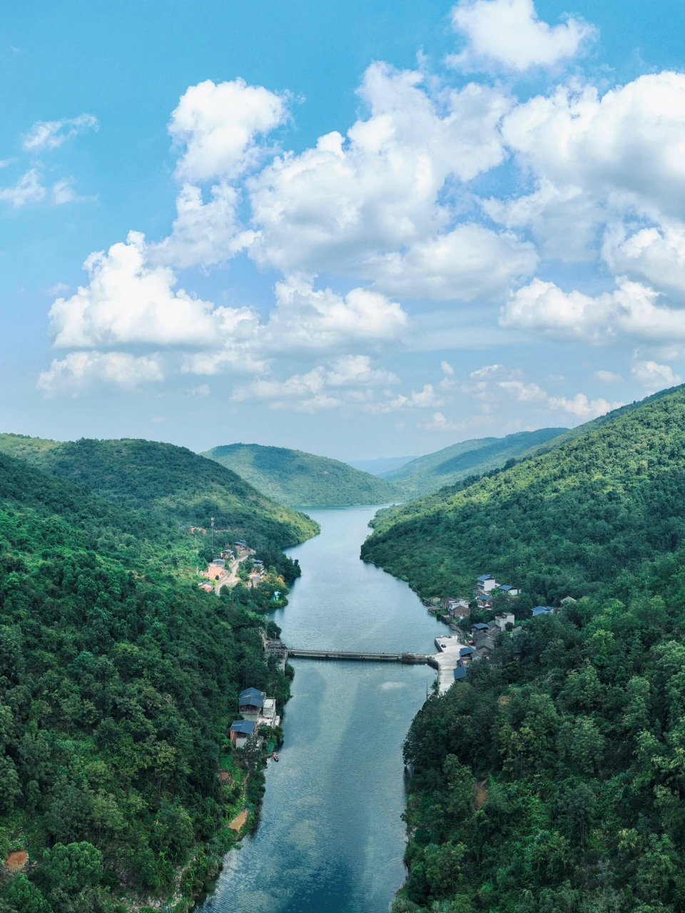 江家岭·九江 九江市属 瑞昌市南阳乡的石门水库旁 坐落着一处人少