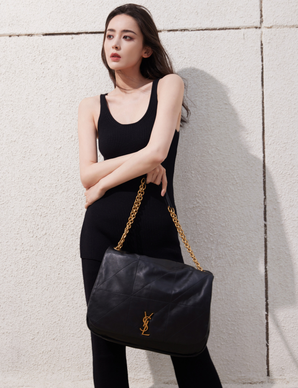 古力娜扎黑色背心酷美写真组图