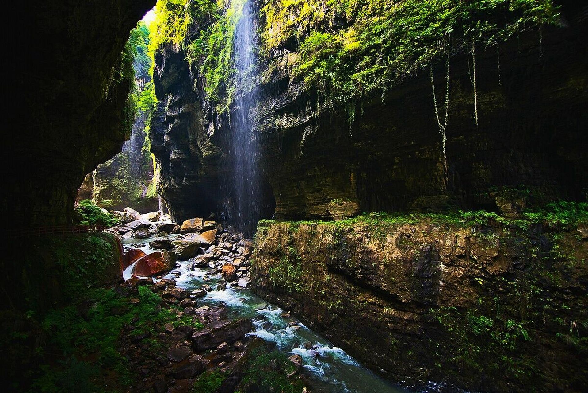 徒步圣地"天坑村"-恩施鹿院坪到底怎么玩 一:目的地恩施鹿院坪生态