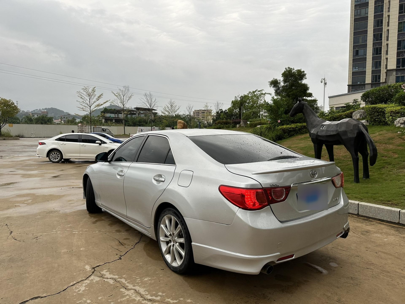 新到11年丰田锐志2598款黑内,精品车况,原厂一键启动,无匙进入,翻毛皮