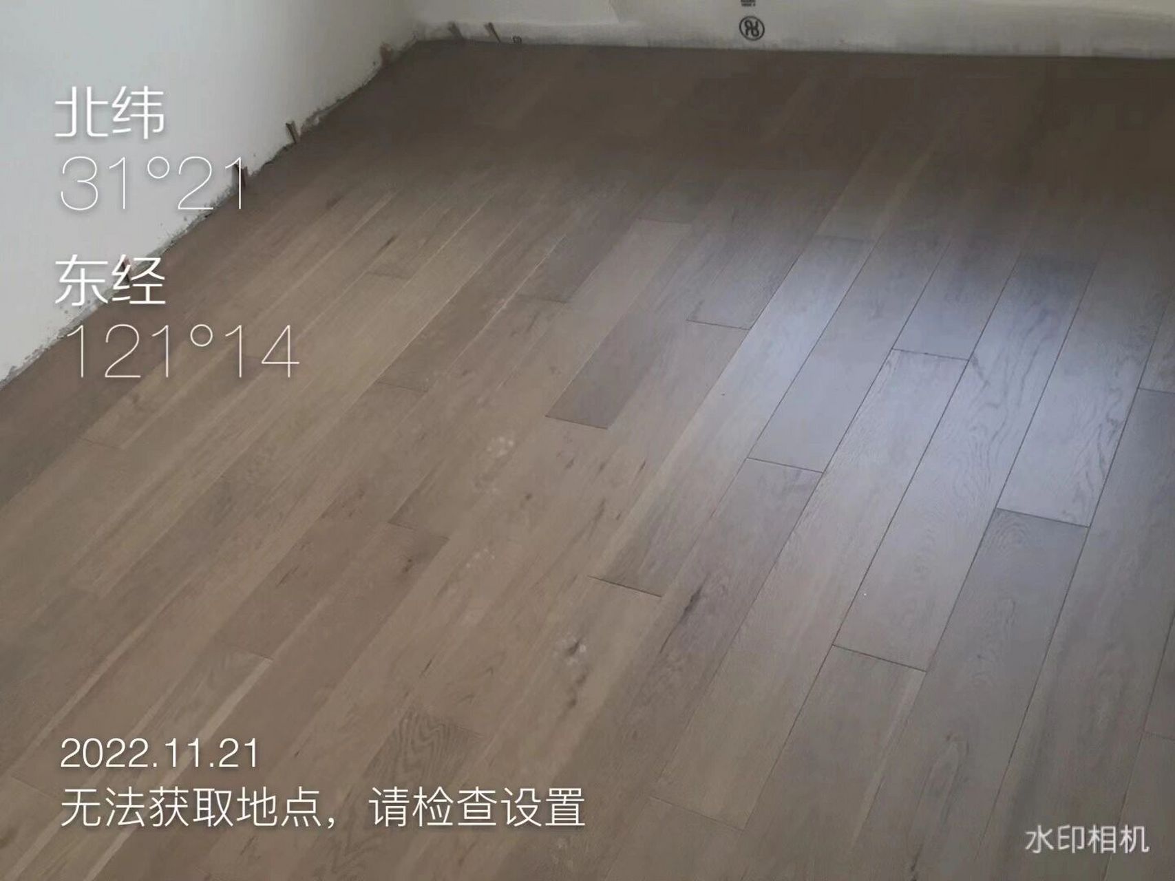 书香门第地板 选的是书香门第,慢时光018  ,铺贴完后效果很好,师傅