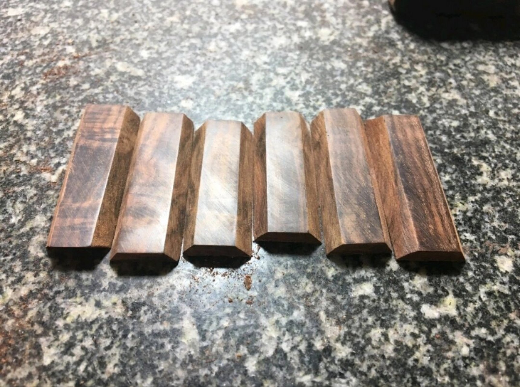 迷你二胡制作图解 分享一个制作迷你二胡的制作步骤图解.
