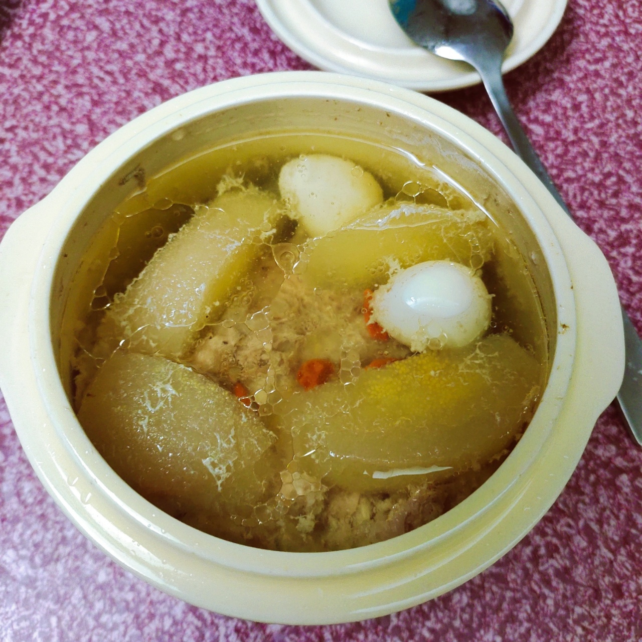 江西做法的雪梨肉饼汤 很多外地朋友听到都觉得奇葩,真不是黑暗料理