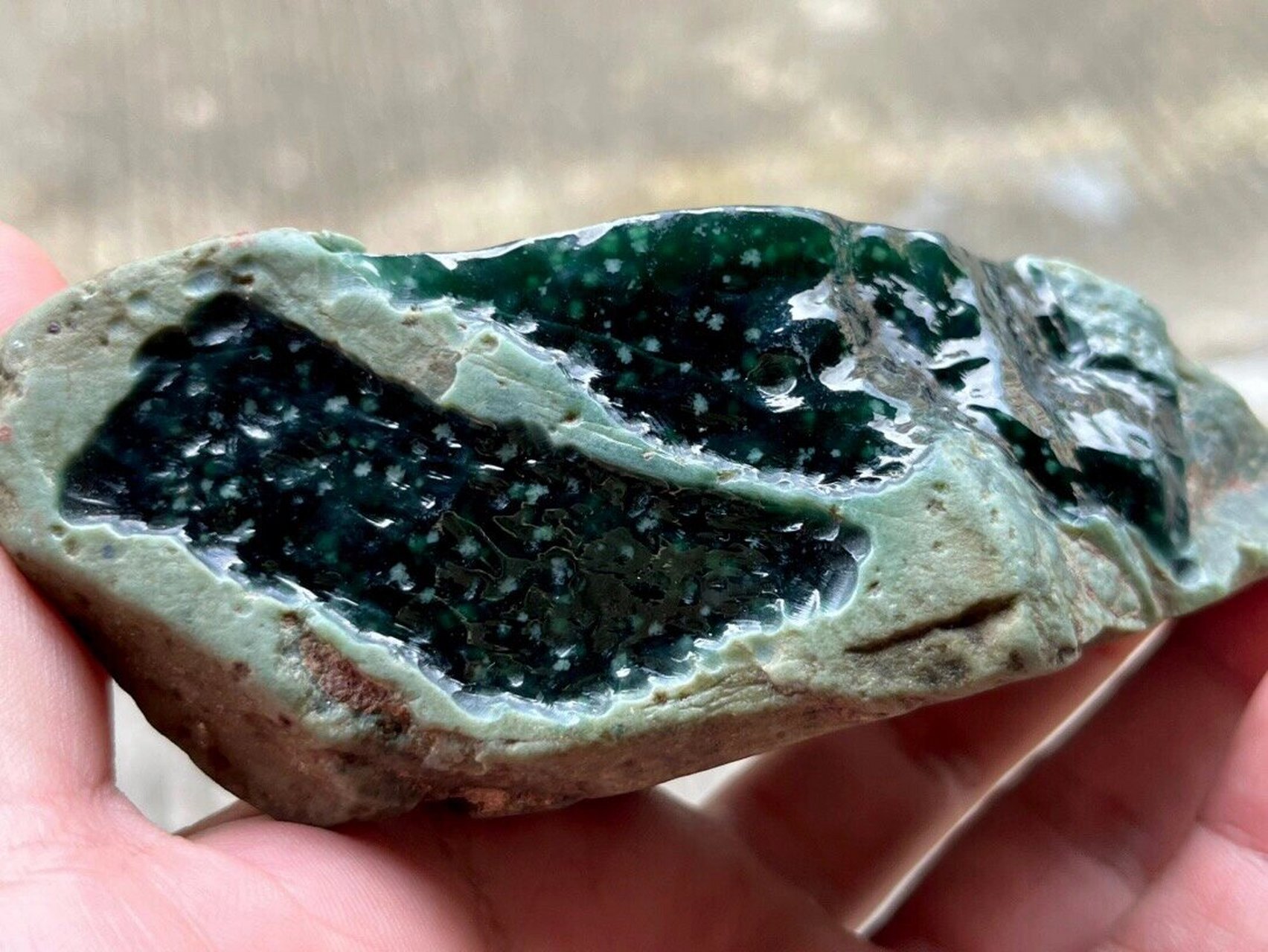 南齐水泥皮蓝水雪花棉大牌料,重295克,尺寸1