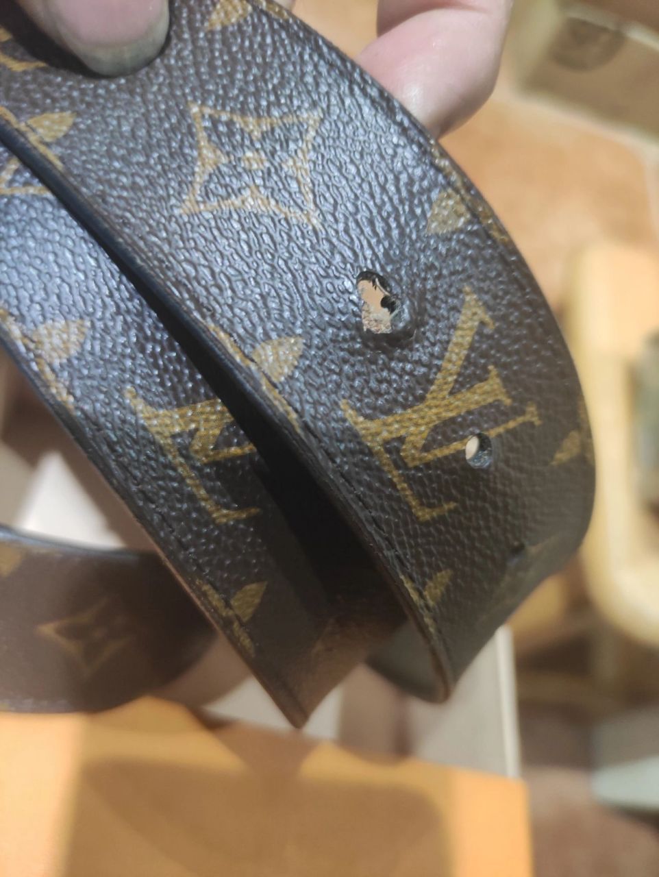 lv皮带扣孔裂修复 油边 美皮工坊专注奢侈品护理20年