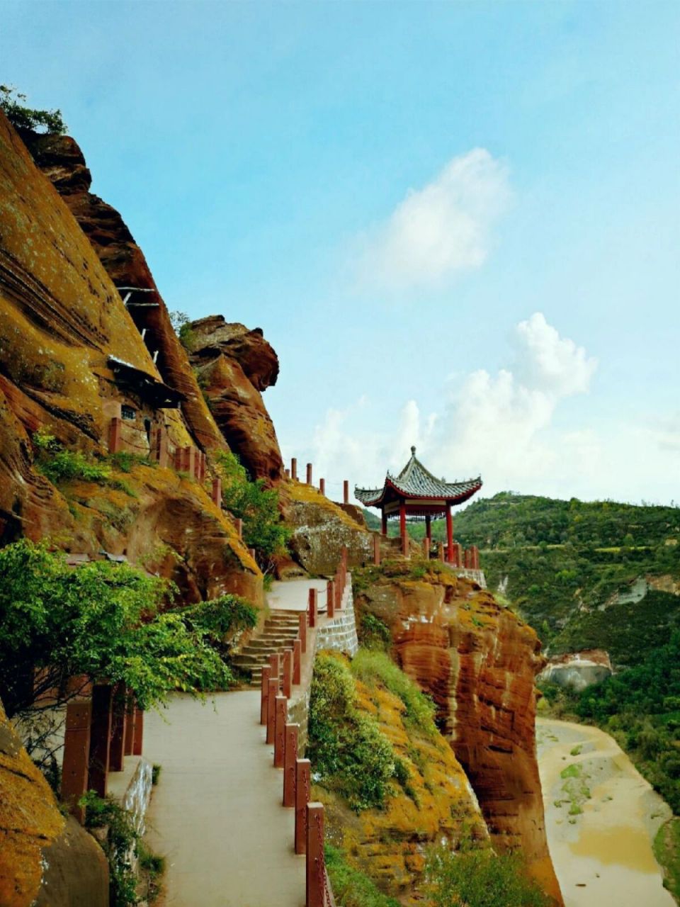 延安永宁山古寨,打卡 开放时间 建议时长约2-3小时 位置:陕西延安境内