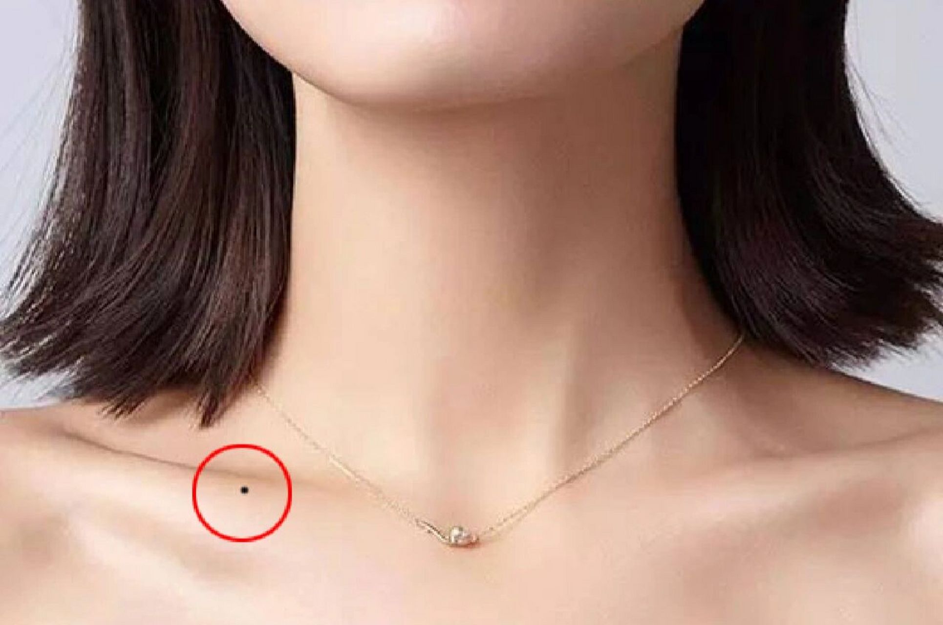 锁骨正中有痣 如果锁骨的痣在锁骨的正中间,是一颗不错的痣,尤其是