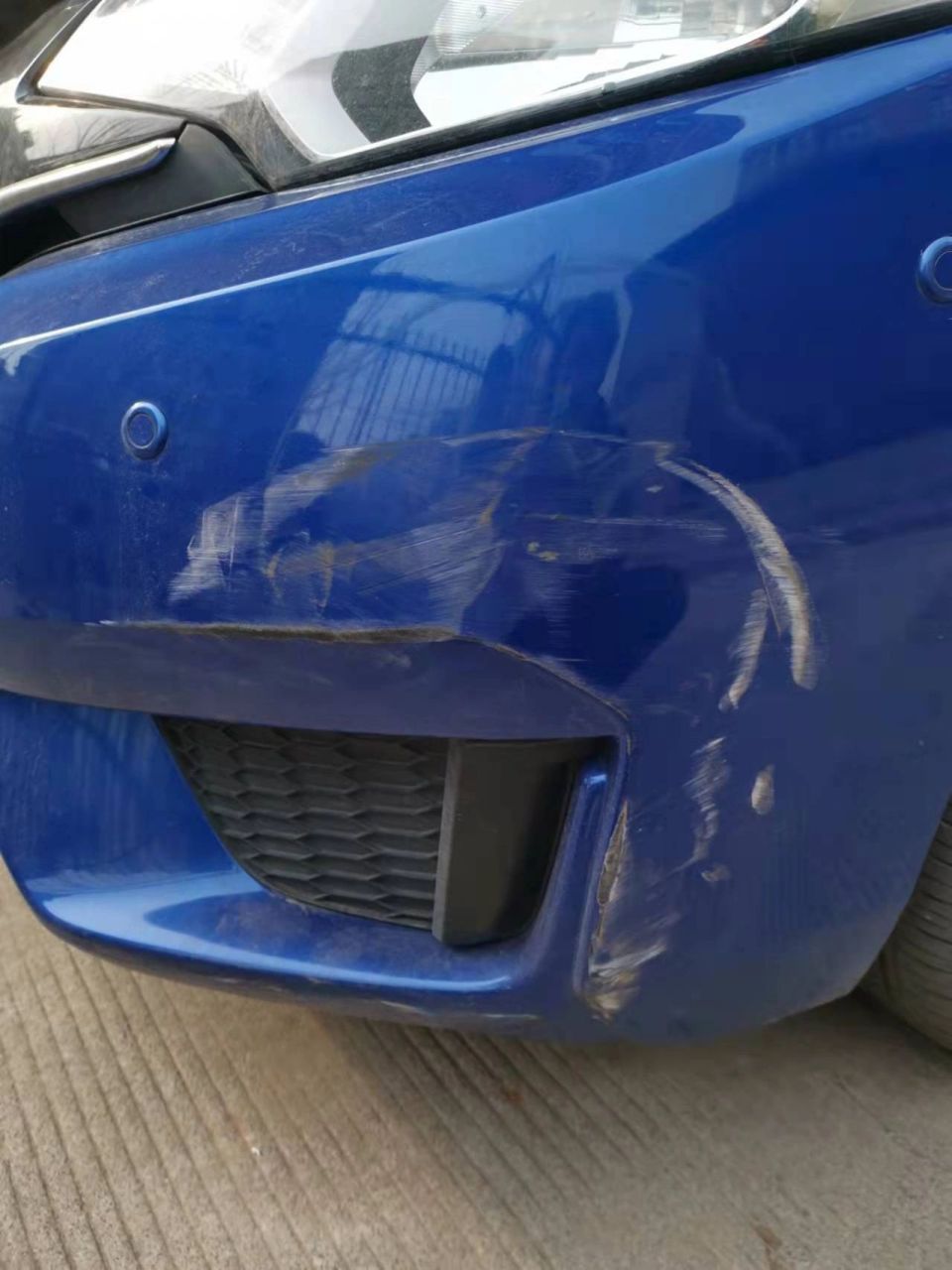 刮擦了别人车不要紧,千万别跑08 一大早发现车车有了很大面积划痕