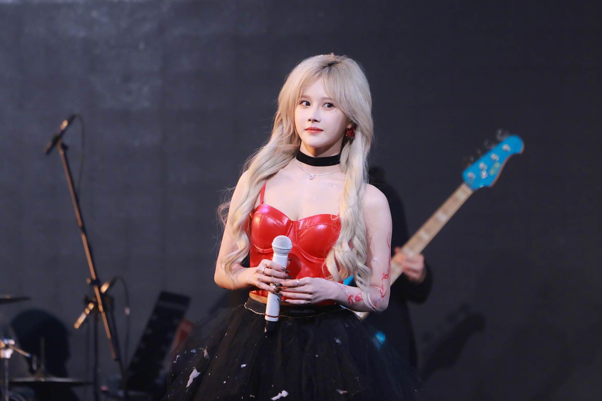 snh48# #段艺璇舞台唱享会#  @bej48_段艺璇 "what about us"舞台唱