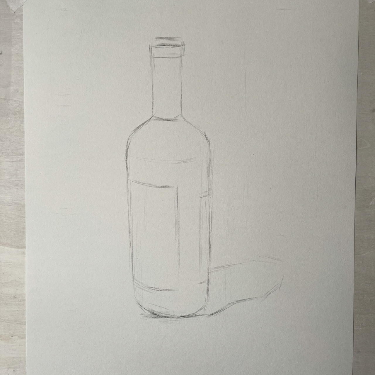 考前素描静物单体红酒瓶写生分享 96 红酒瓶材质为玻璃,反光极强