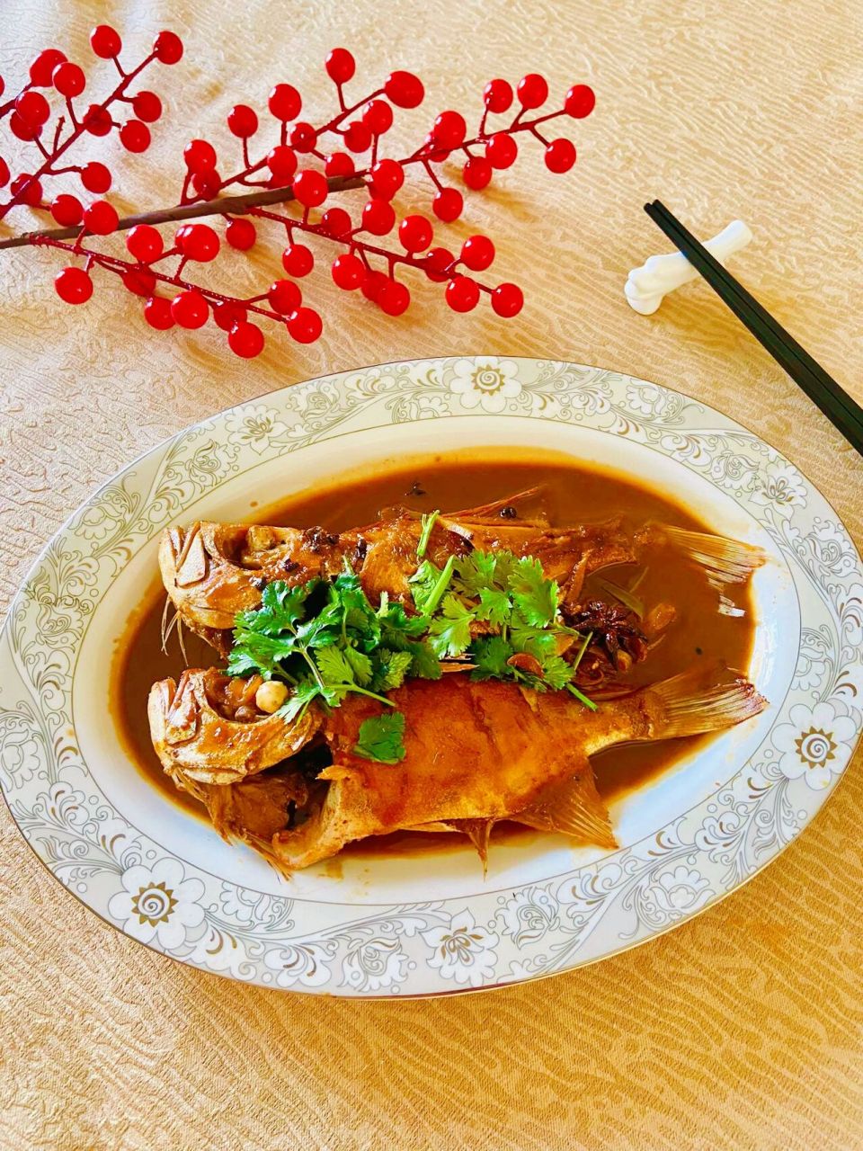 红烧石斑鱼  红烧鱼是年夜饭餐桌上必不可少的一道美食,寓意年年有余