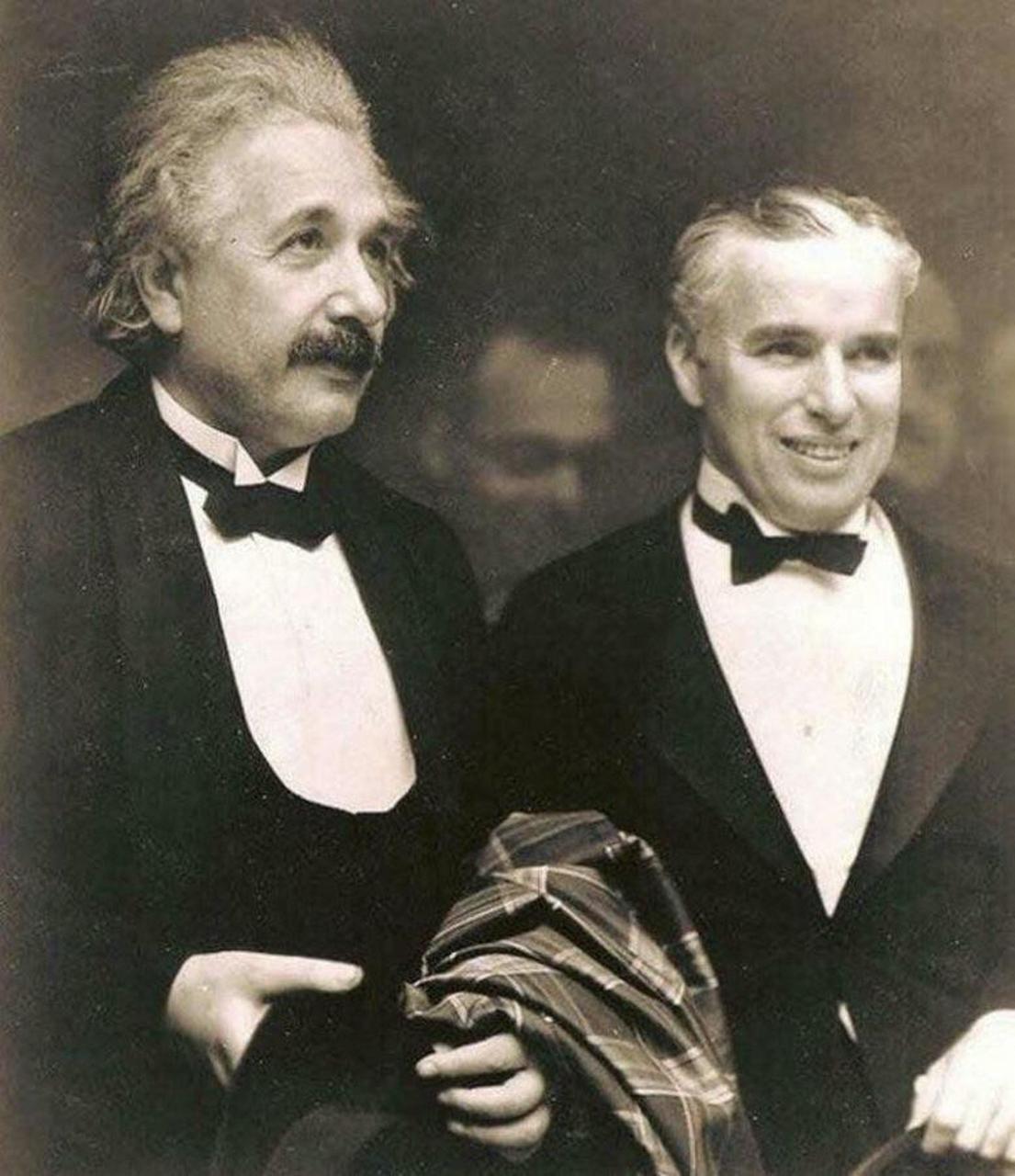 爱因斯坦与别人的合照图片