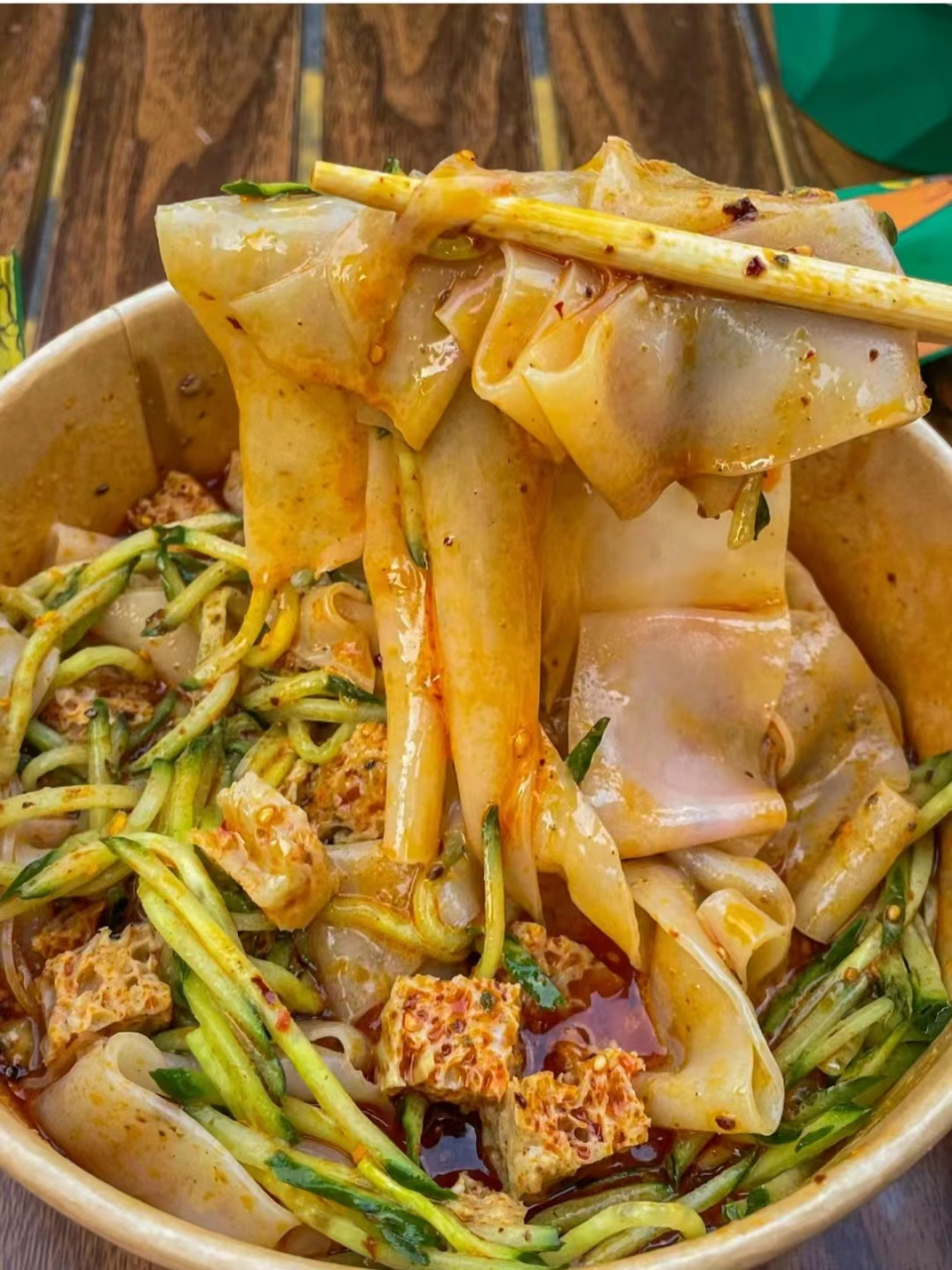 流行于中国北方地区,以擀面皮,面皮,米皮,酿皮为主要种类