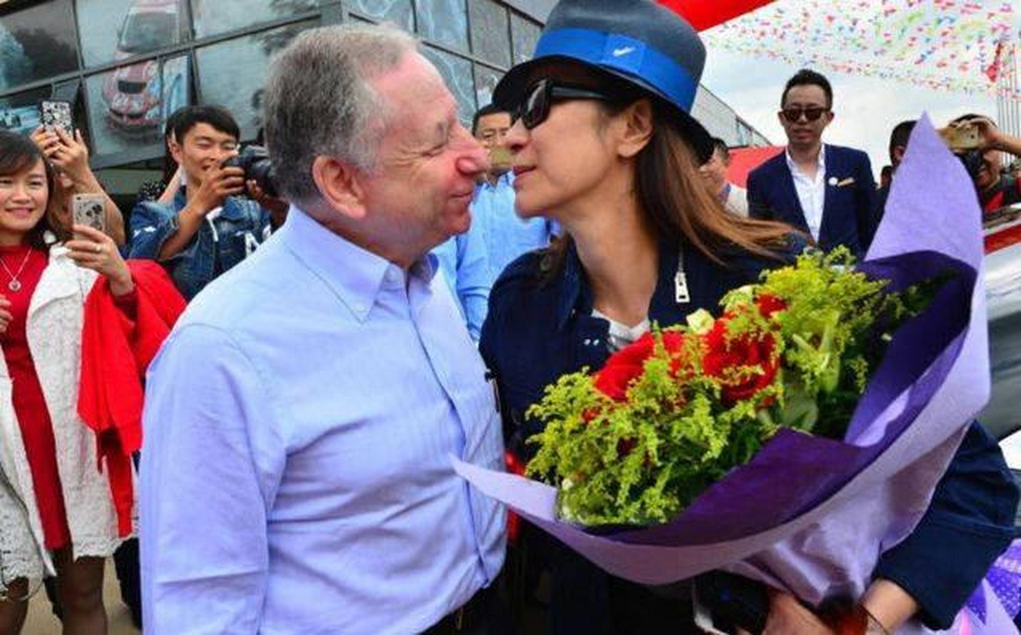 经过19年的爱情长跑,61岁的杨紫琼与77岁的让·托德终于结婚了.