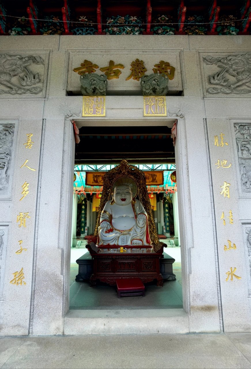 南岩古寺～～～ 南岩古寺座落于广东省揭阳市普宁南溪镇登峰村飞凤岭