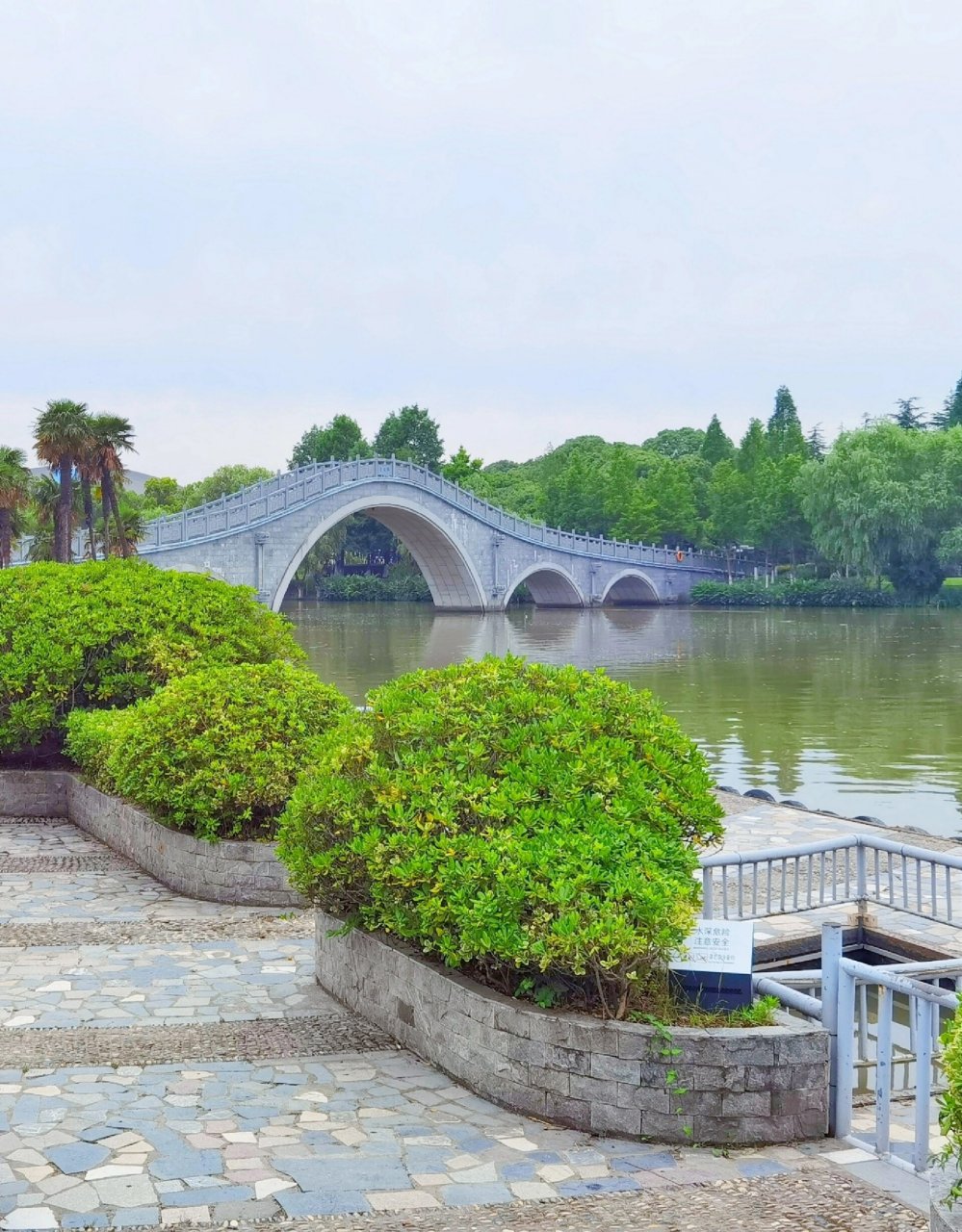 《平湖东湖景区》 东湖景区位于嘉兴平湖市区东侧,总占地面积62.