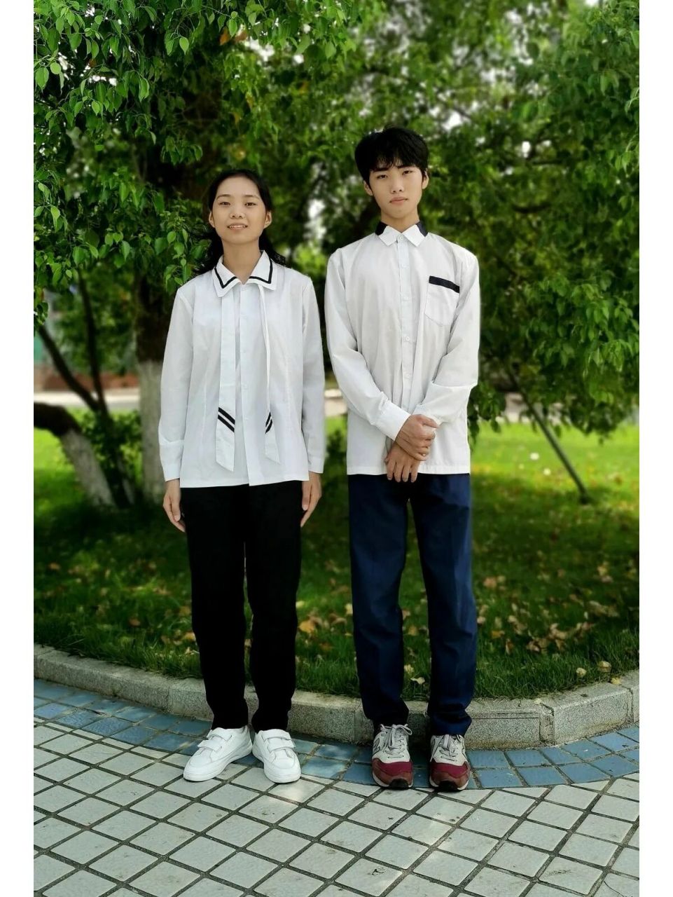 湛实校服 湛江市实验中学的校服,在开学前自己去买哦～(门口就有卖)