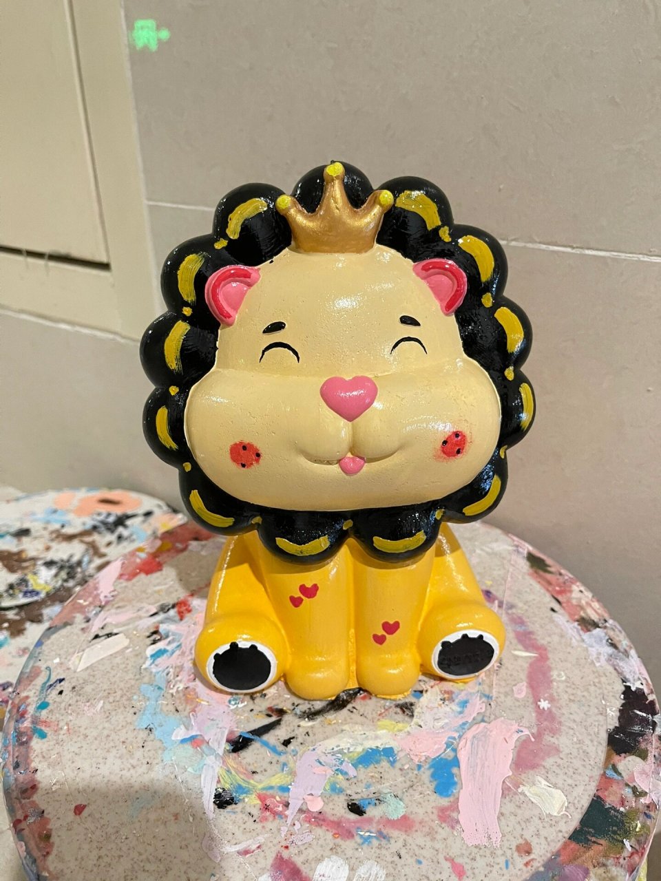 狮子石膏娃娃上色 #轻松涂鸦就能发笔记# 图一是我找的例图,后面是我