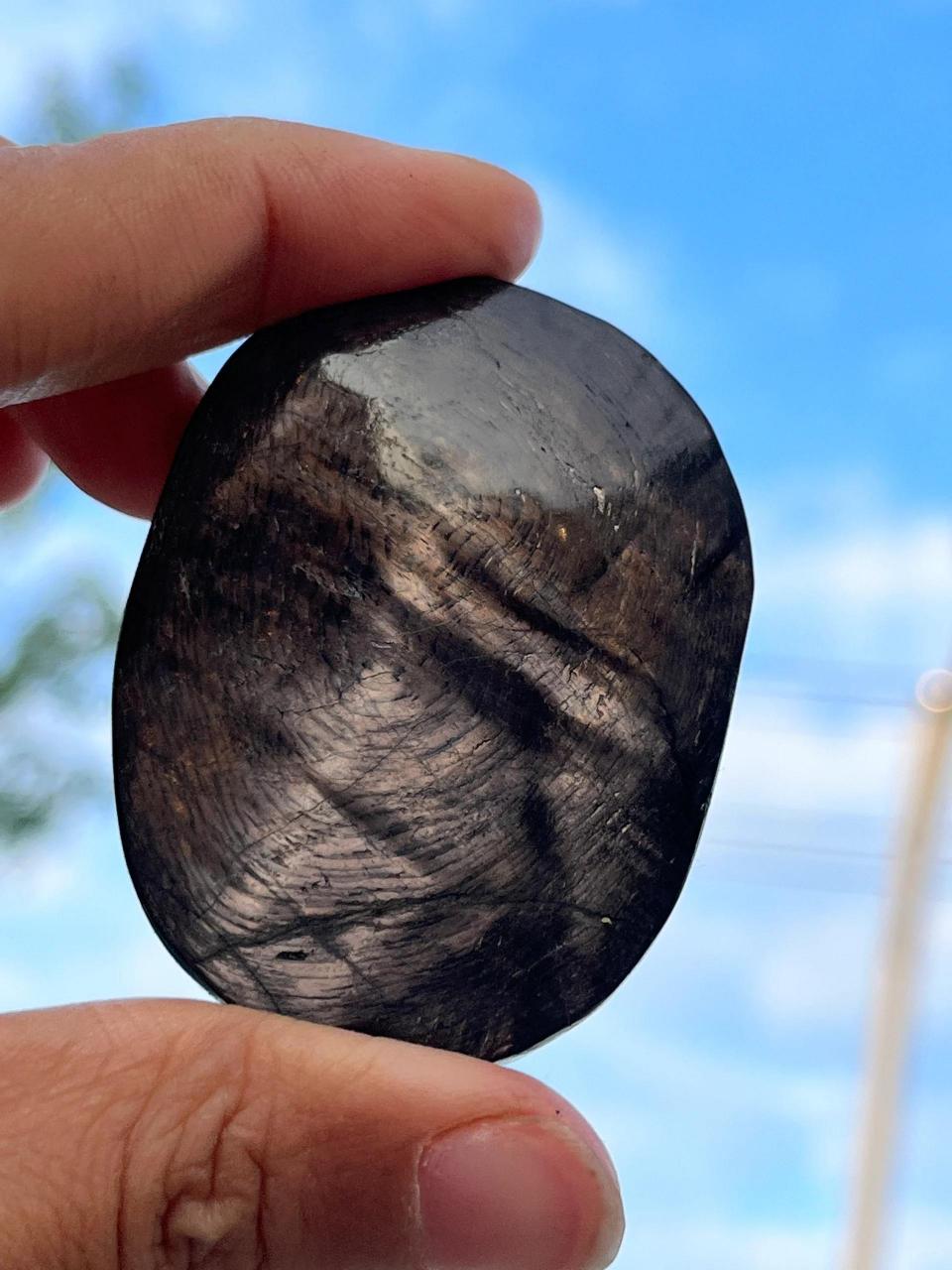 金运石有什么作用71为什么被称为92石71  金运石又称为黑银线石