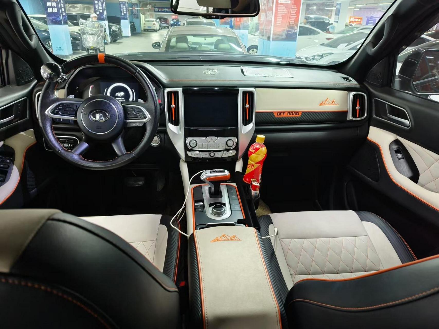 22年上牌的长城炮黑蛋!2.0t汽油四驱!带3把锁!原厂绞盘!氮气减震!