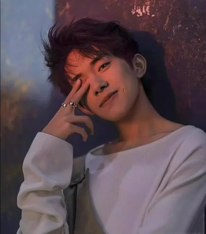 易烊千玺个人资料简介 易烊千玺 别名:千总,小千千,学霸千,玺宝 出生