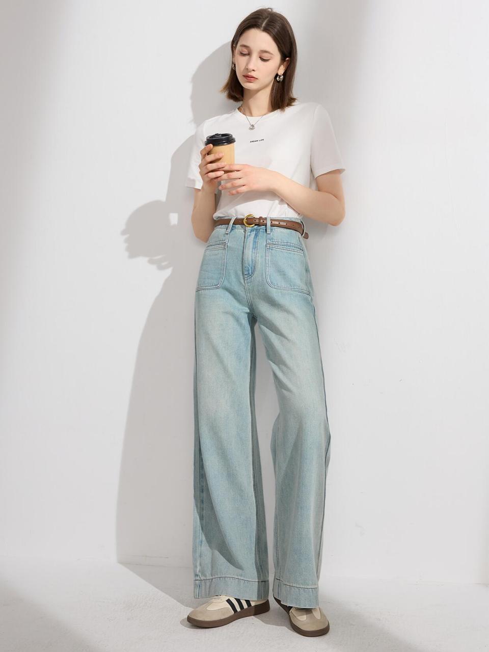 衣柜永远少一条牛仔裤 换一种版型,就有新的灵感 阔型裤腿,洒脱