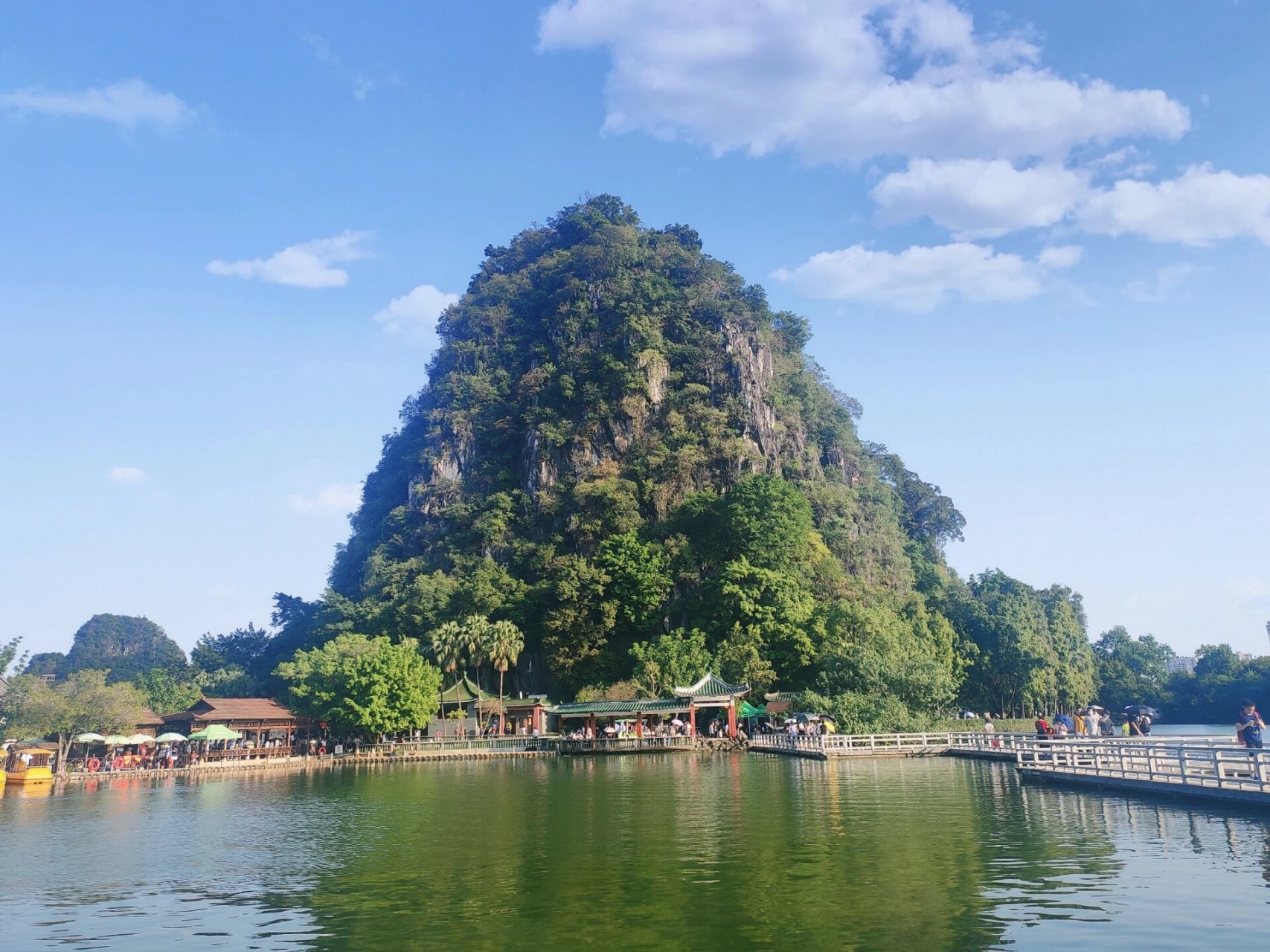【广东肇庆旅游】七星岩 七星岩,位于肇庆市端州区,是国家5a级景区,因
