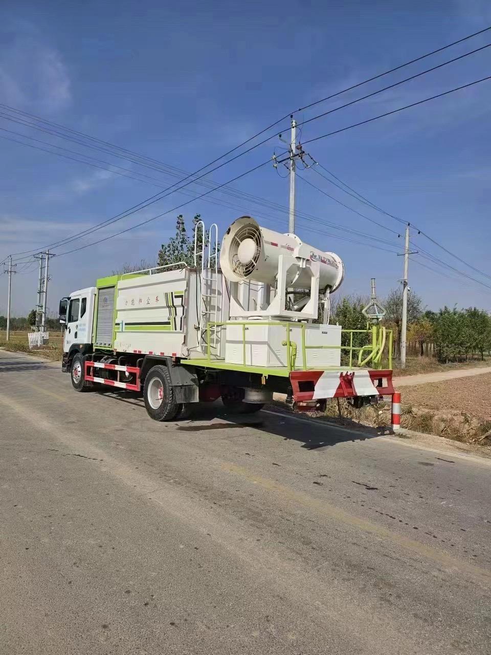 雾炮洒水车.