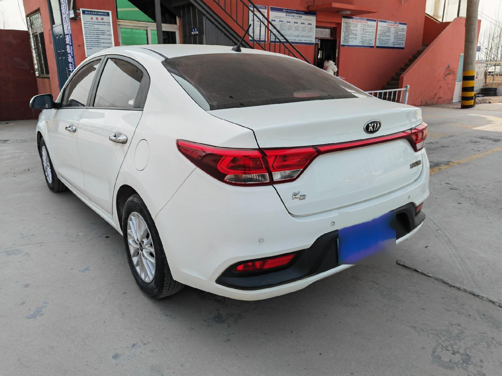 起亚k2.2017年挂牌  手动挡  新款  五万多公里