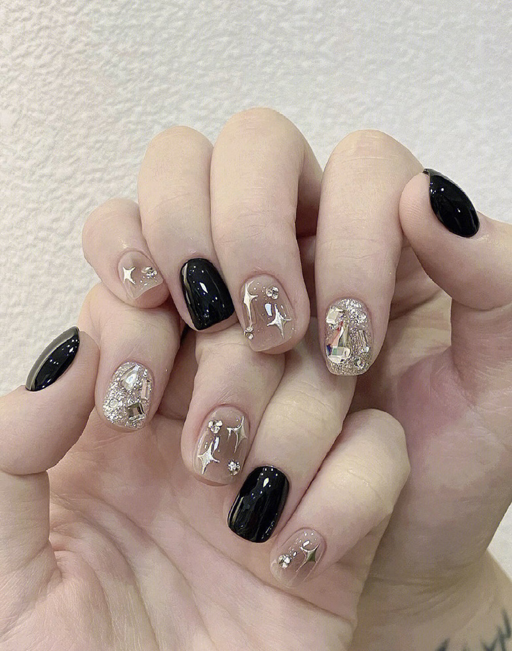 治愈黑色系2023热门黑色短款美甲 2023不一样的新年安排个不一样的