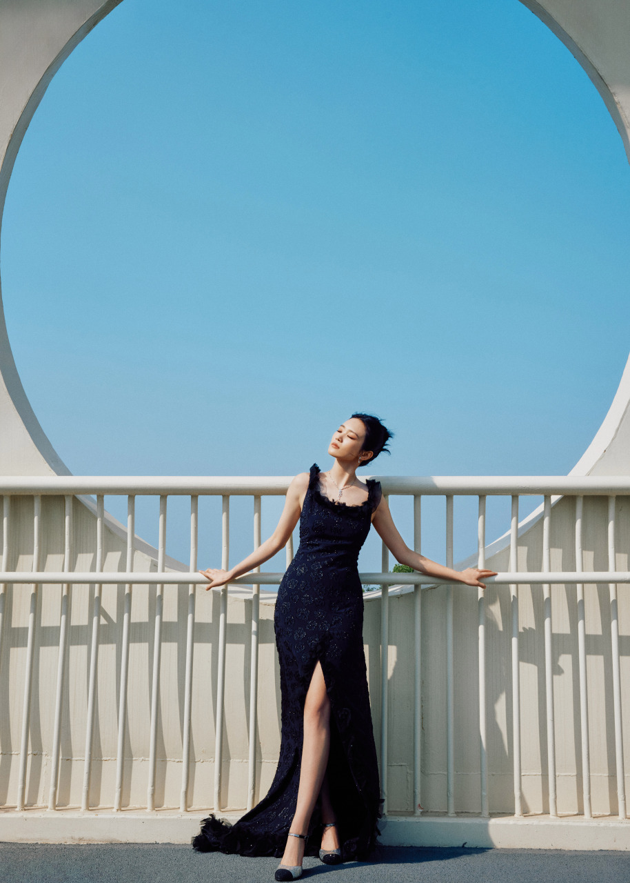 凭借电影《白塔之光》收获"最佳女主角"提名的青年演员@演员黄尧 现身