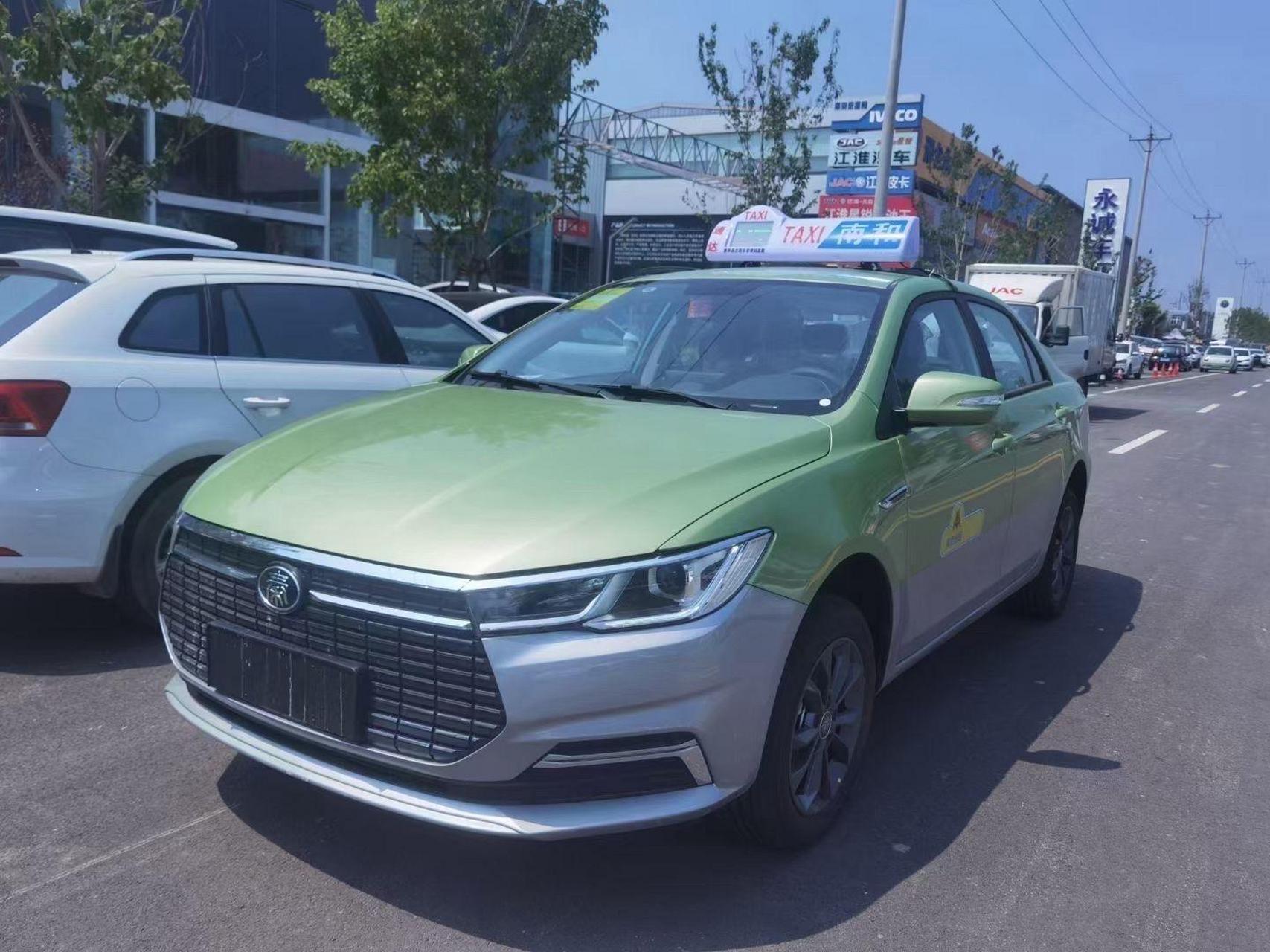 比亚迪纯电出租车 秦ev 450公里 全国准入车型,330个城市投入使用