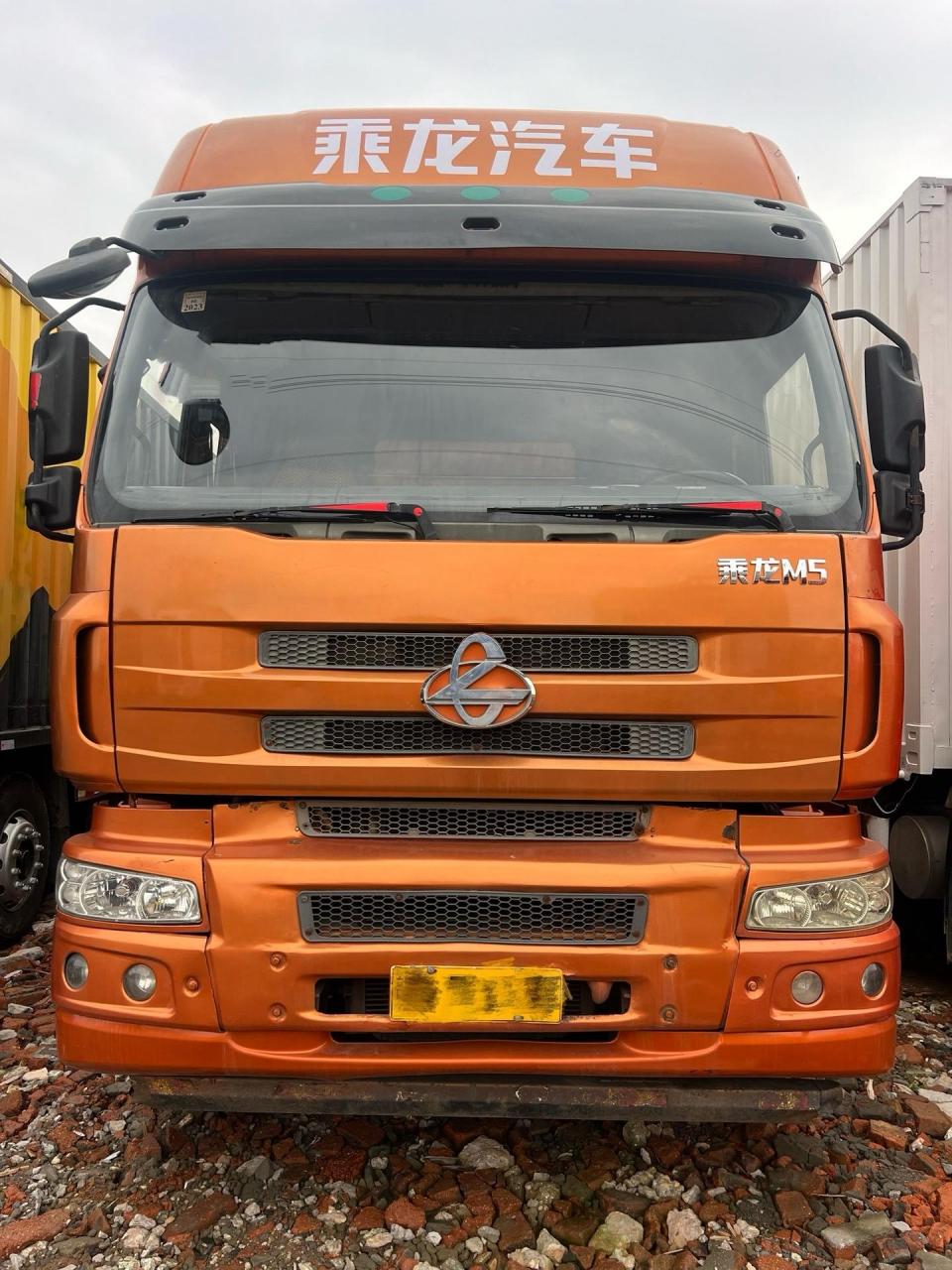 东风柳汽乘龙m5前四后八9米6箱车,国四,350马力,带全保到24年11月,可