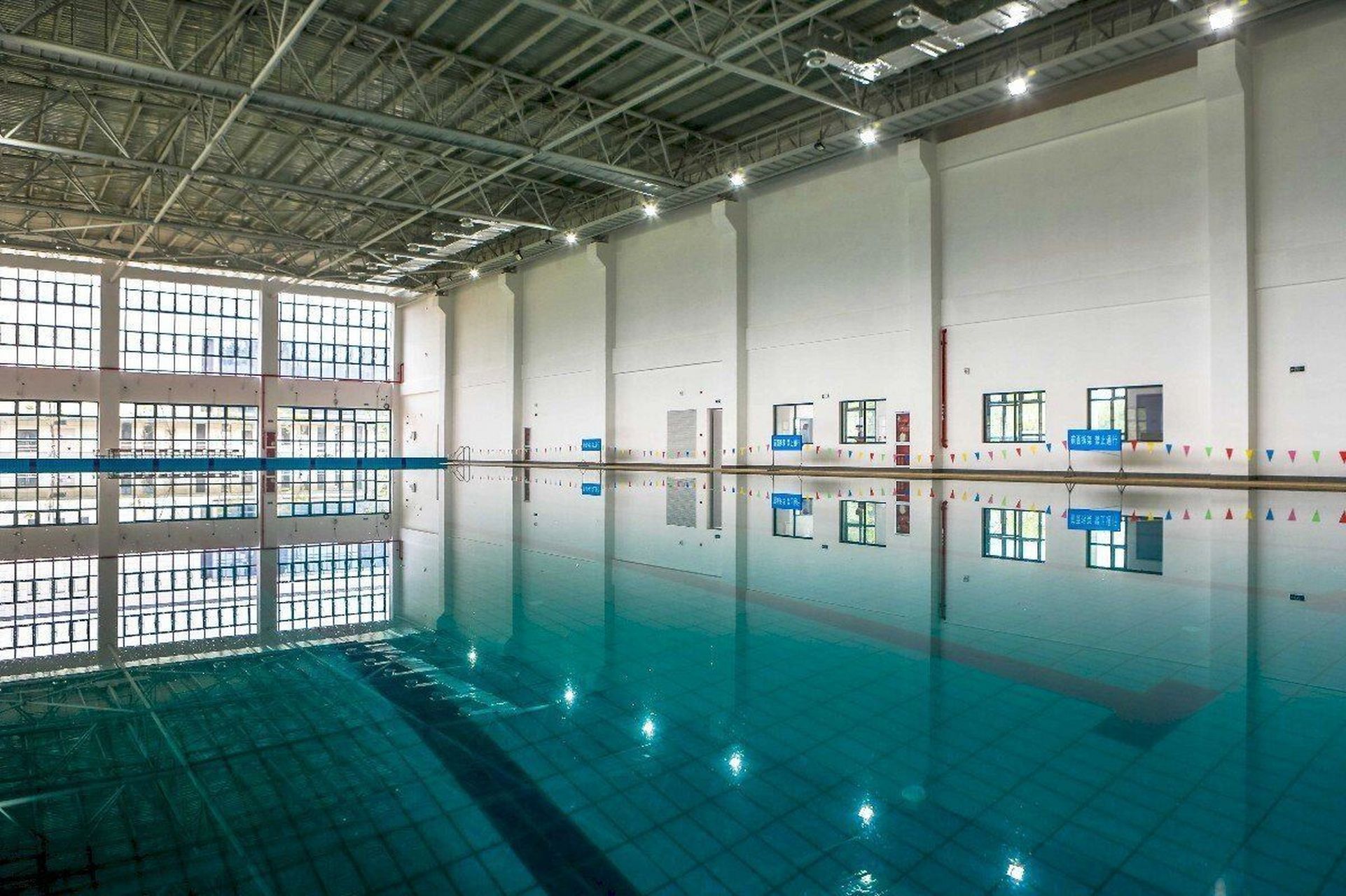 p1-p4浙江树人大学杨汛桥校区标志性建筑﹣图书馆,就在越湖旁边