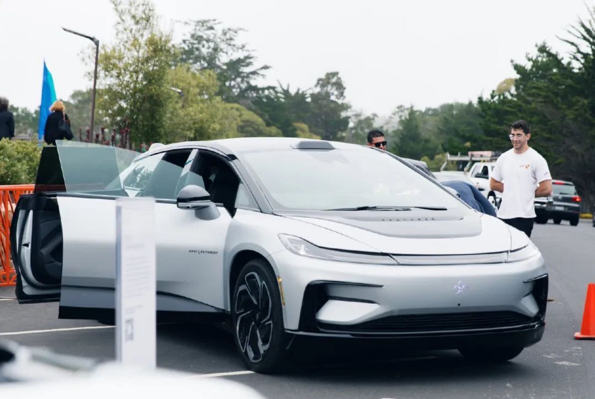 贾跃亭的ff(法拉第未来)即将交付第12台车,距离2月份交付的第11台都