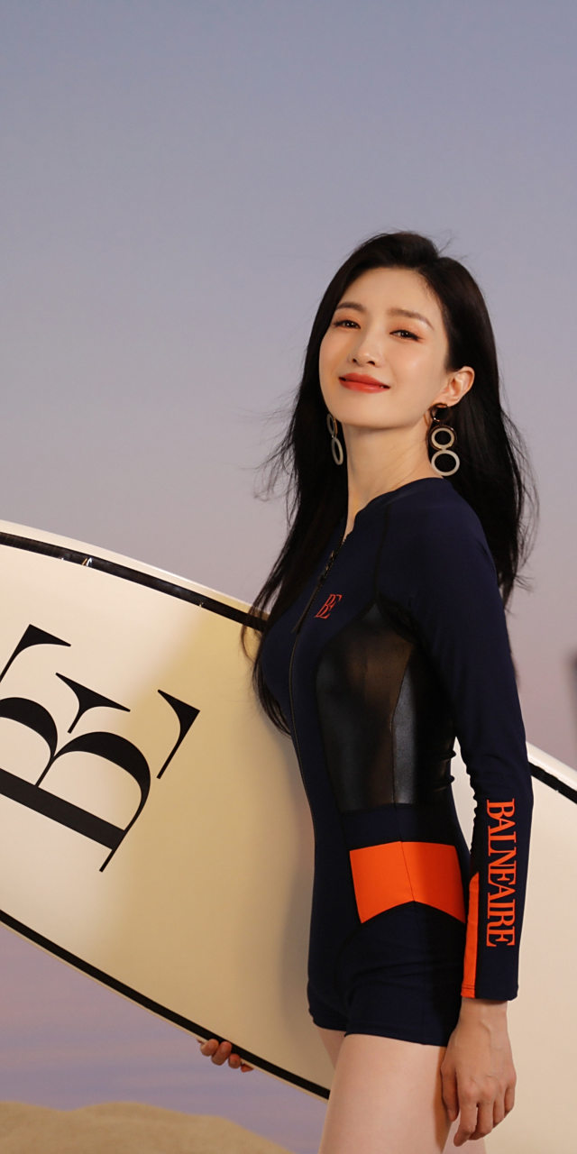 江疏影火龙果泳装,慢听海风夏日谣心动随拍组图