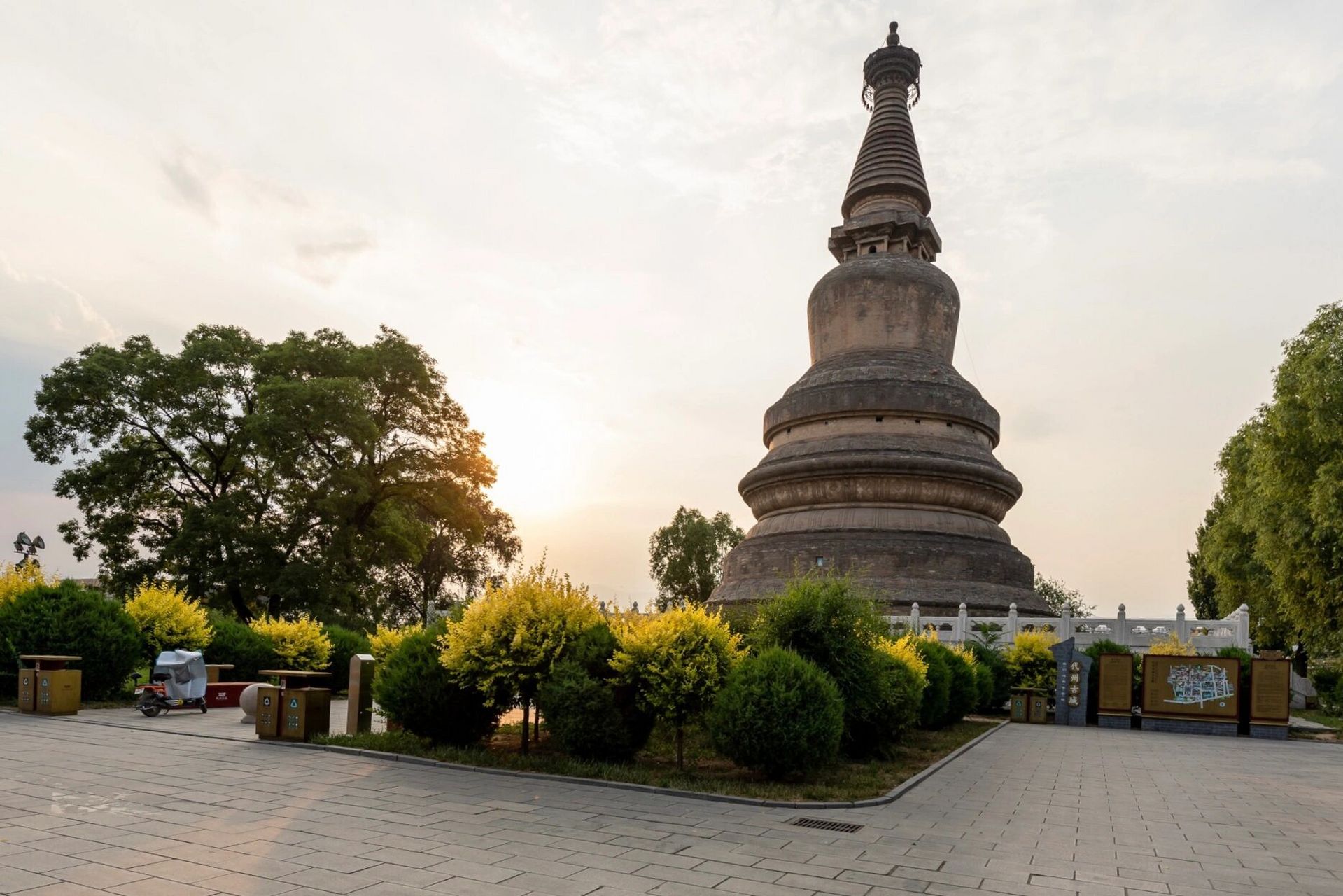 山西 | 忻州市代县鼓楼 代县一座慢悠悠的小县城,中午的时候大街上还