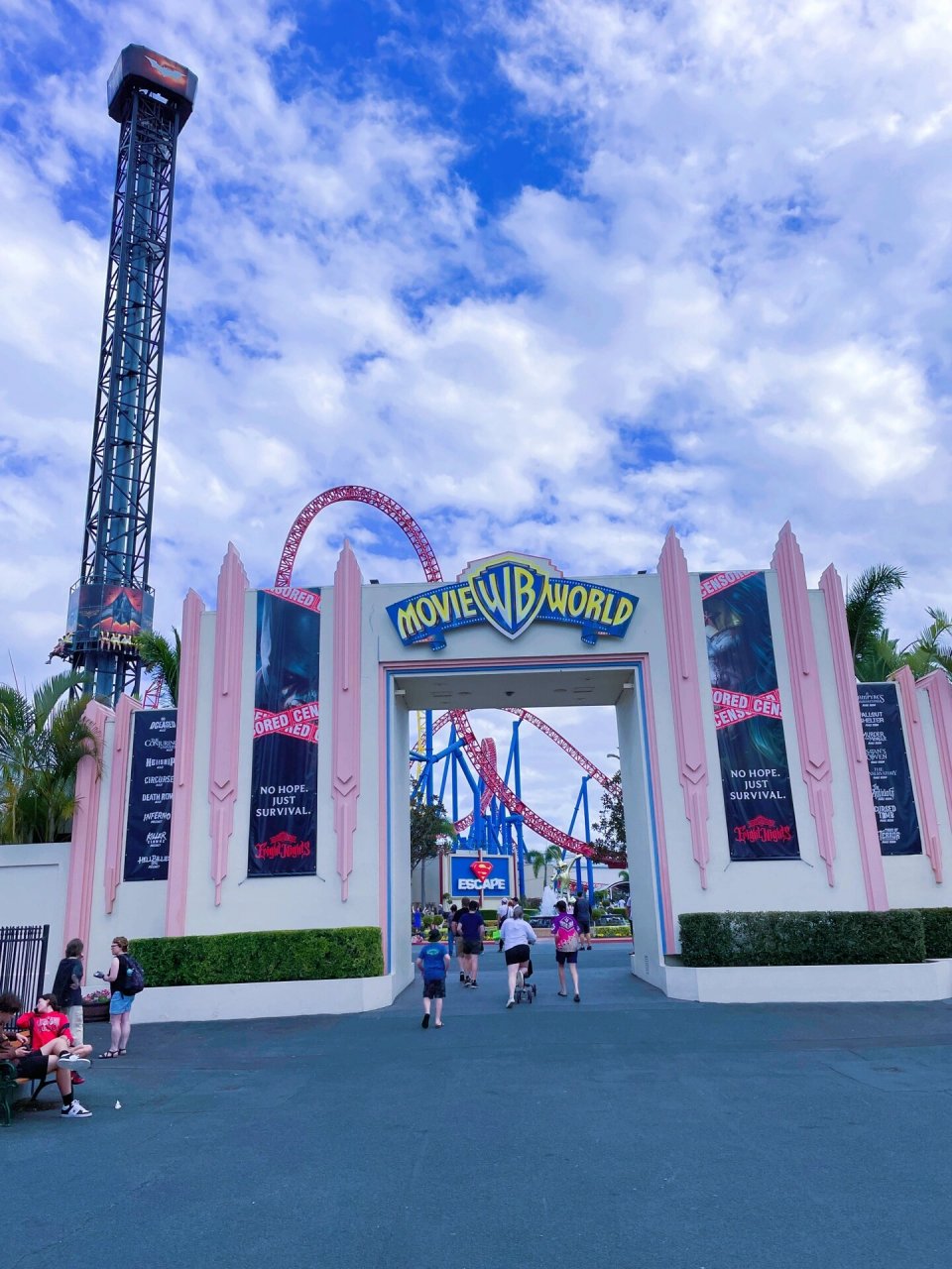 world 90华纳电影世界是华纳兄弟主题公园98的三大主题公园之一